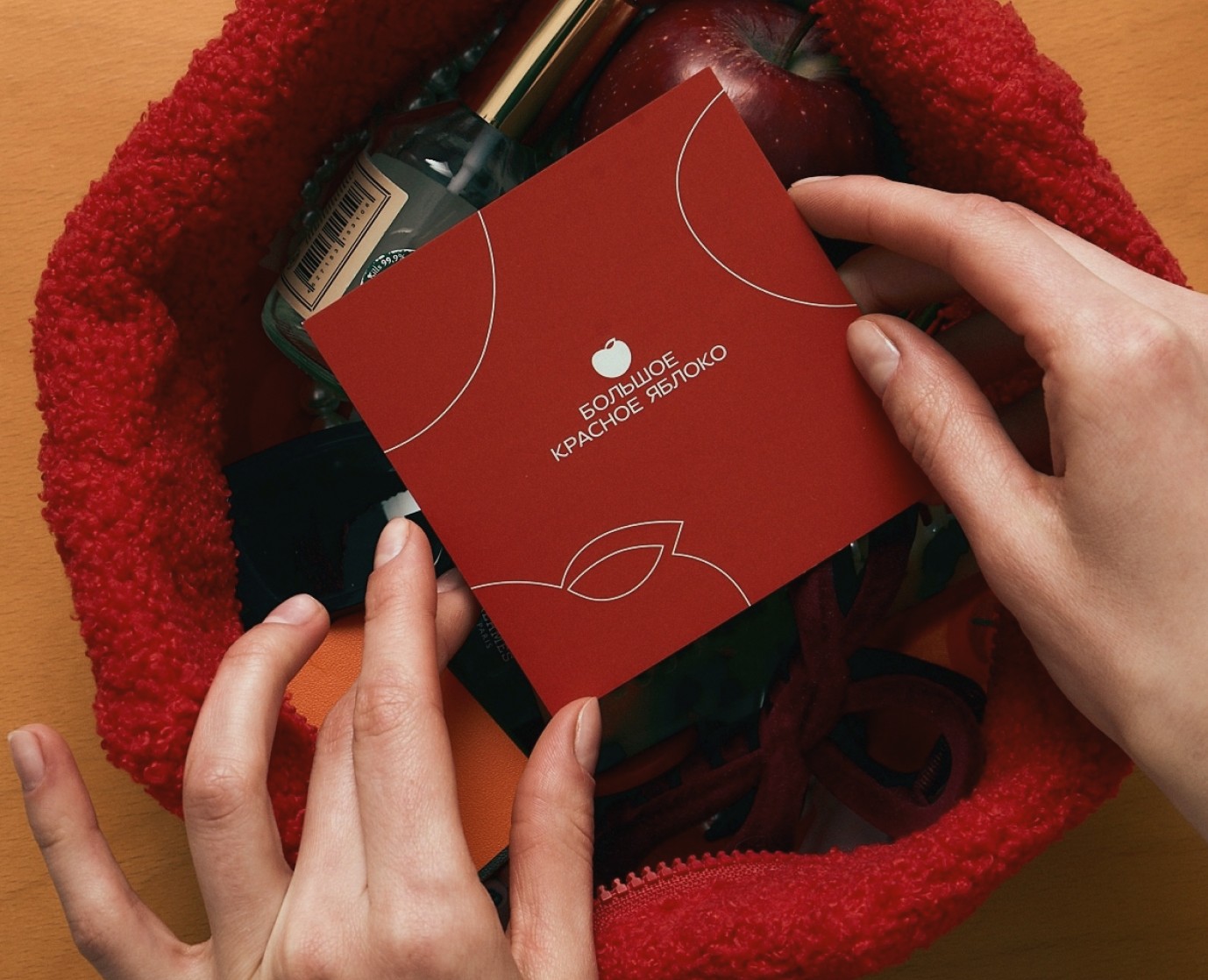 Большое Красное Яблоко | Ребрендинг ногтевой студии — Брендинг, Графика на Dprofile