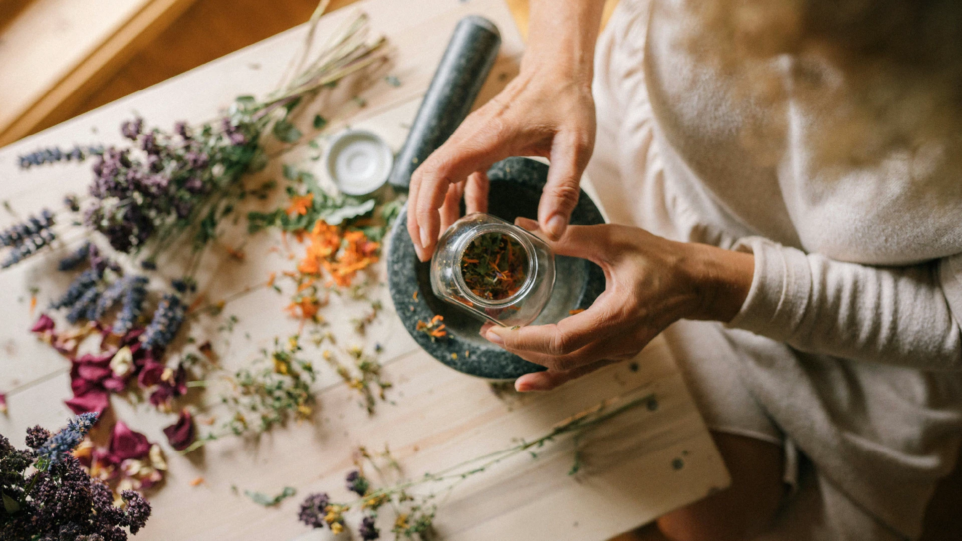 ТРАВИНКИ ЛЕТА | LOGO DESIGN — Изображение №2 — Брендинг на Dprofile