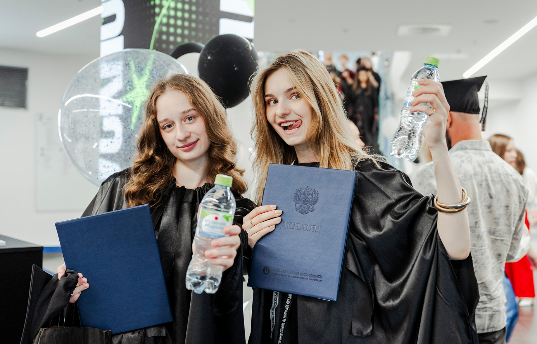 Выпускной 2025 в Школе дизайна НИУ ВШЭ — Изображение №5 — Брендинг, 3D на Dprofile