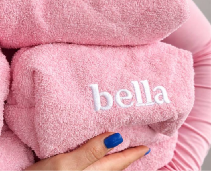 Корпоративный мерч для BELLA — Брендинг на Dprofile