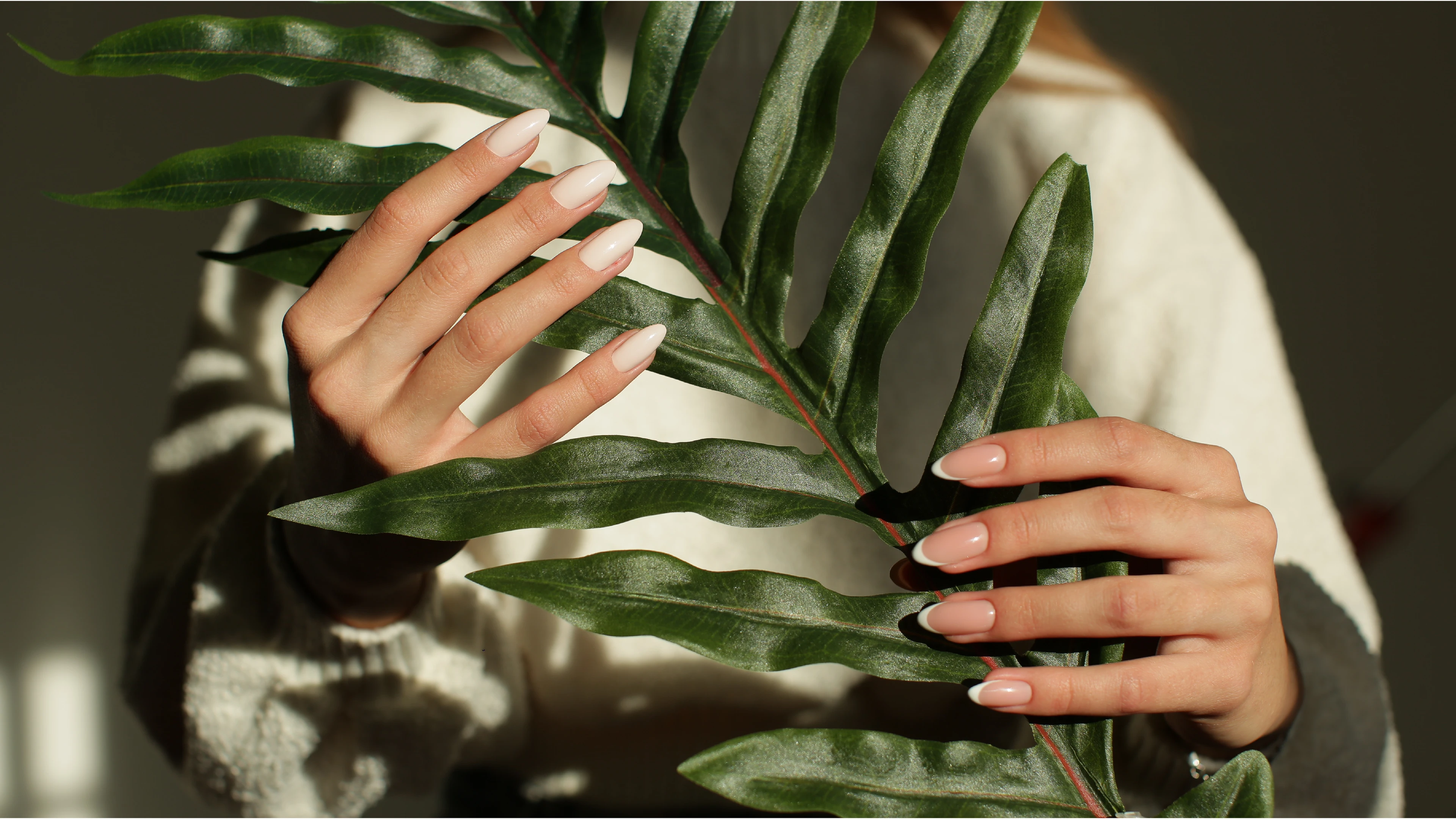 ЛОГОТИП И ФИРМЕННЫЙ СТИЛЬ РУССКОГО МАНИКЮРНОГО САЛОНА — Изображение №8 — Брендинг на Dprofile