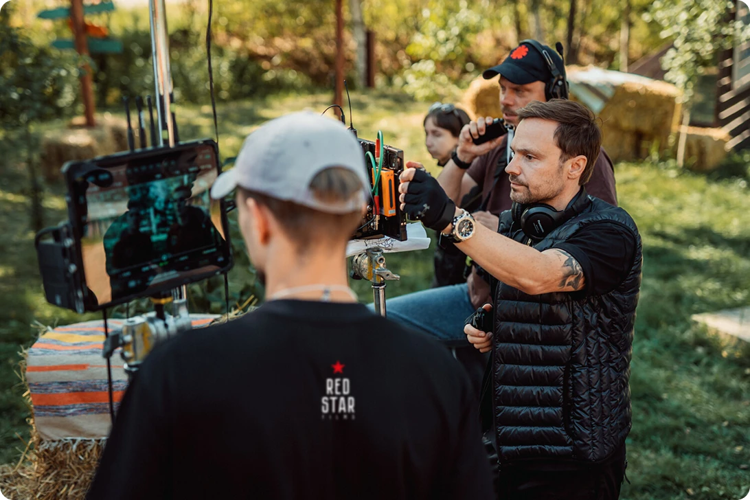 Red Star Films - логотип для кинокомпании Алексея Чадова — Изображение №6 — Брендинг на Dprofile