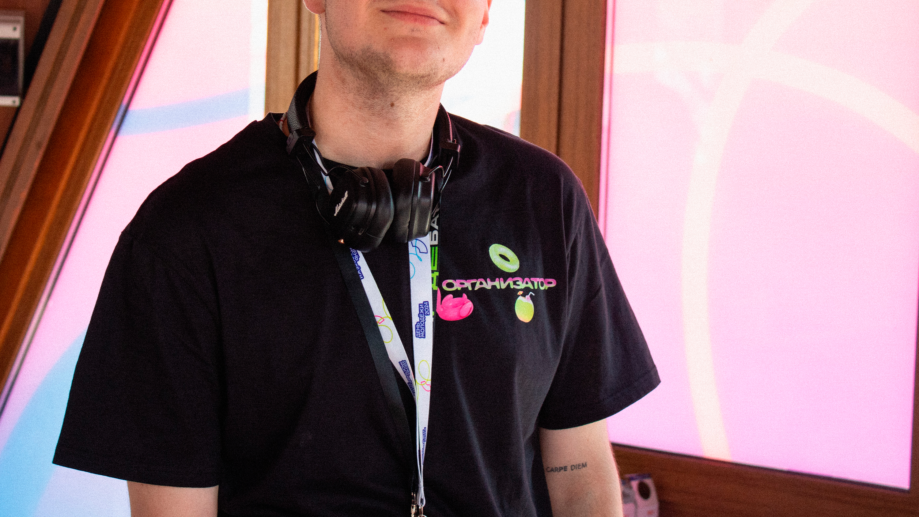 МЕРЧ для молодёжного проекта Дебаттл — Изображение №7 — Брендинг, Графика на Dprofile