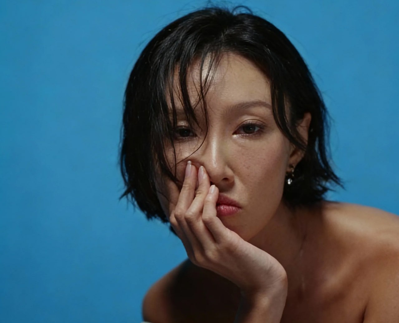 медиа проект визуальной продукции певицы  HWASA на Dprofile