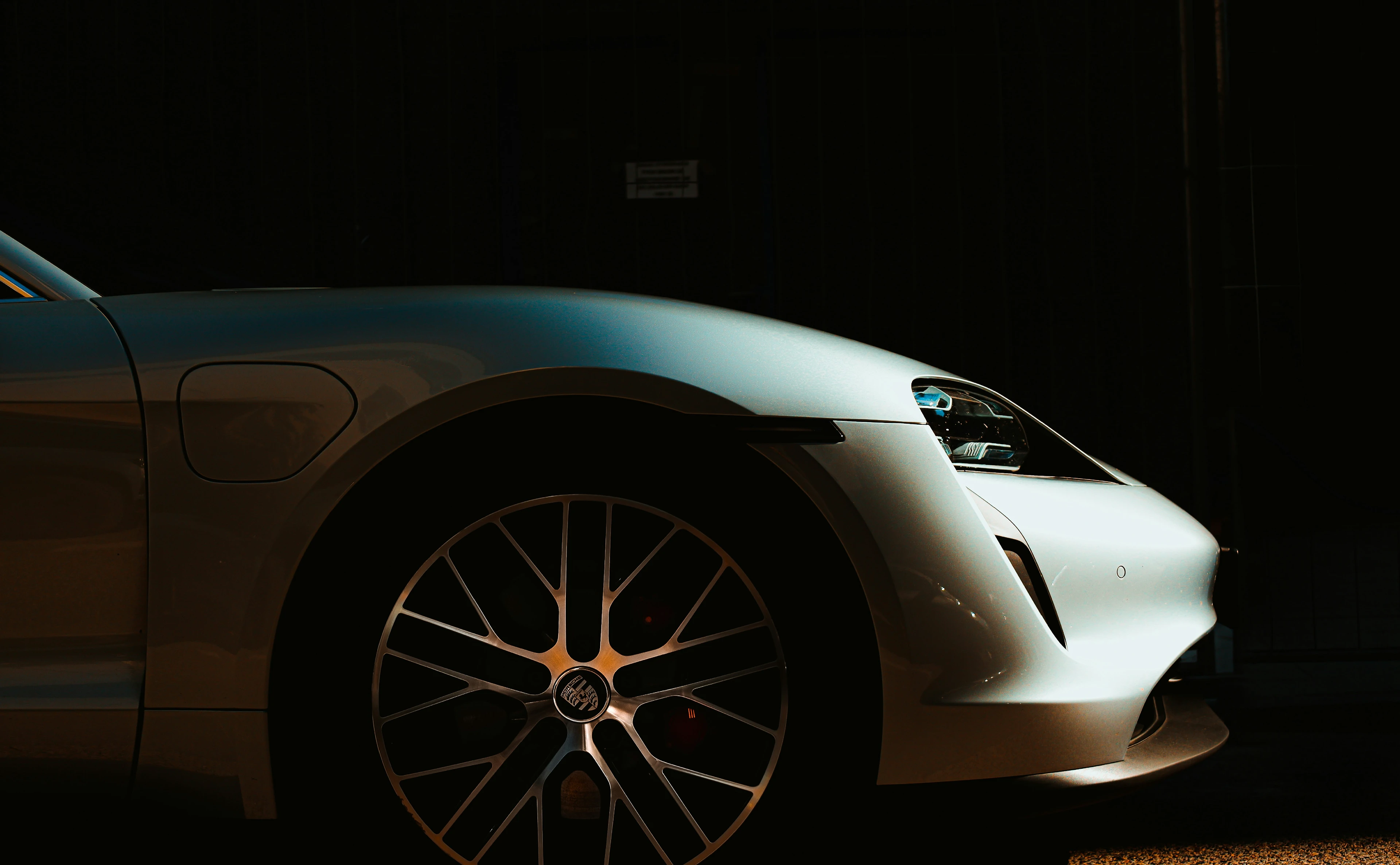 Фирменный стиль для автосалона One of One в Москве — Изображение №19 — Брендинг на Dprofile