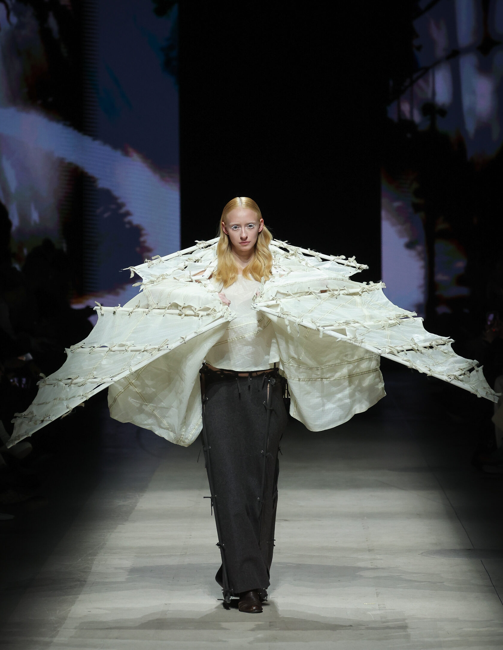 VISUAL IDENTITY ENDEMIC BEAUTY FASHION SHOW — Изображение №2 — Брендинг, Нейро на Dprofile
