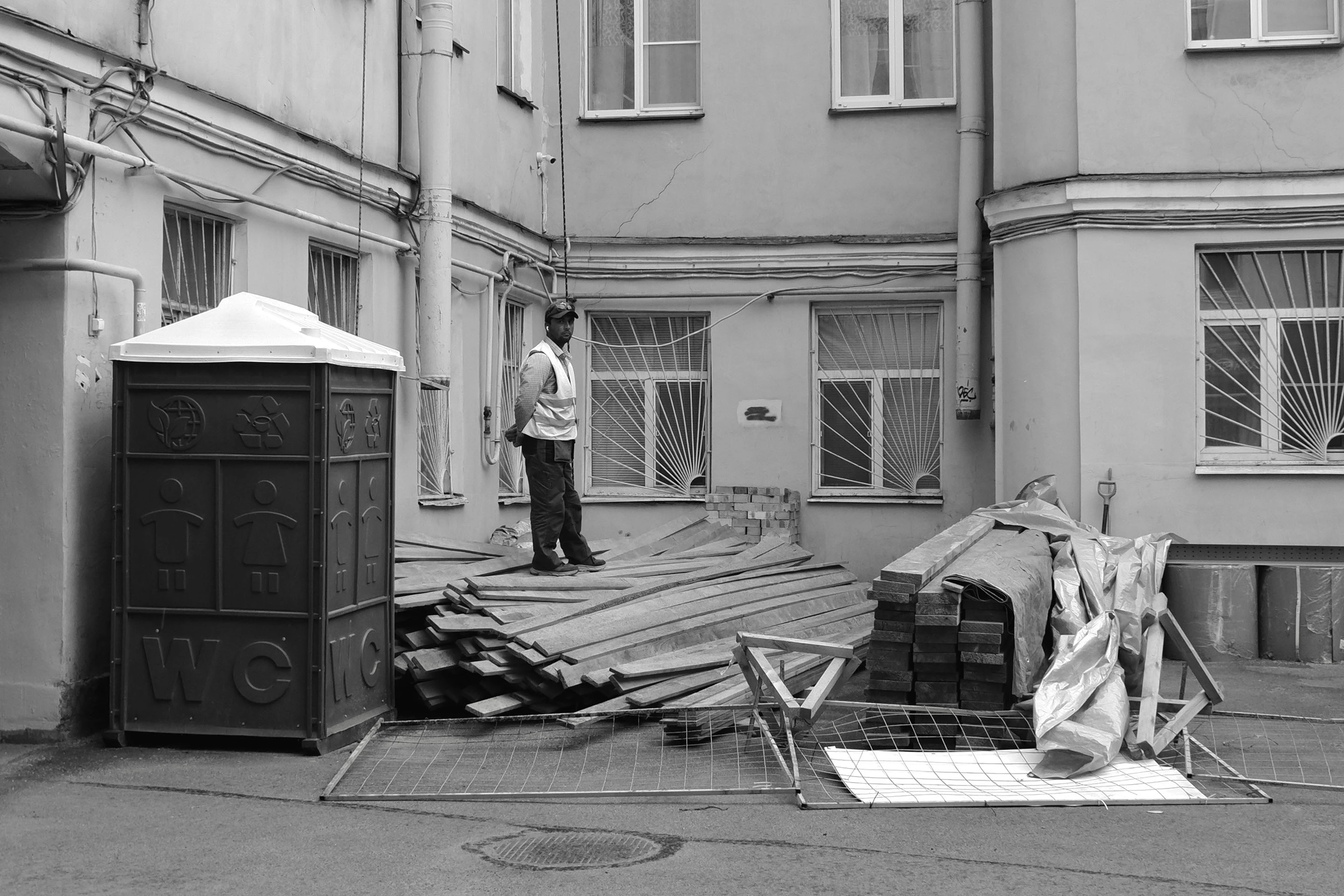 1×1 — пятидневная фотовыставка во дворе {2025} — Изображение №3 — Графика, Маркетинг на Dprofile