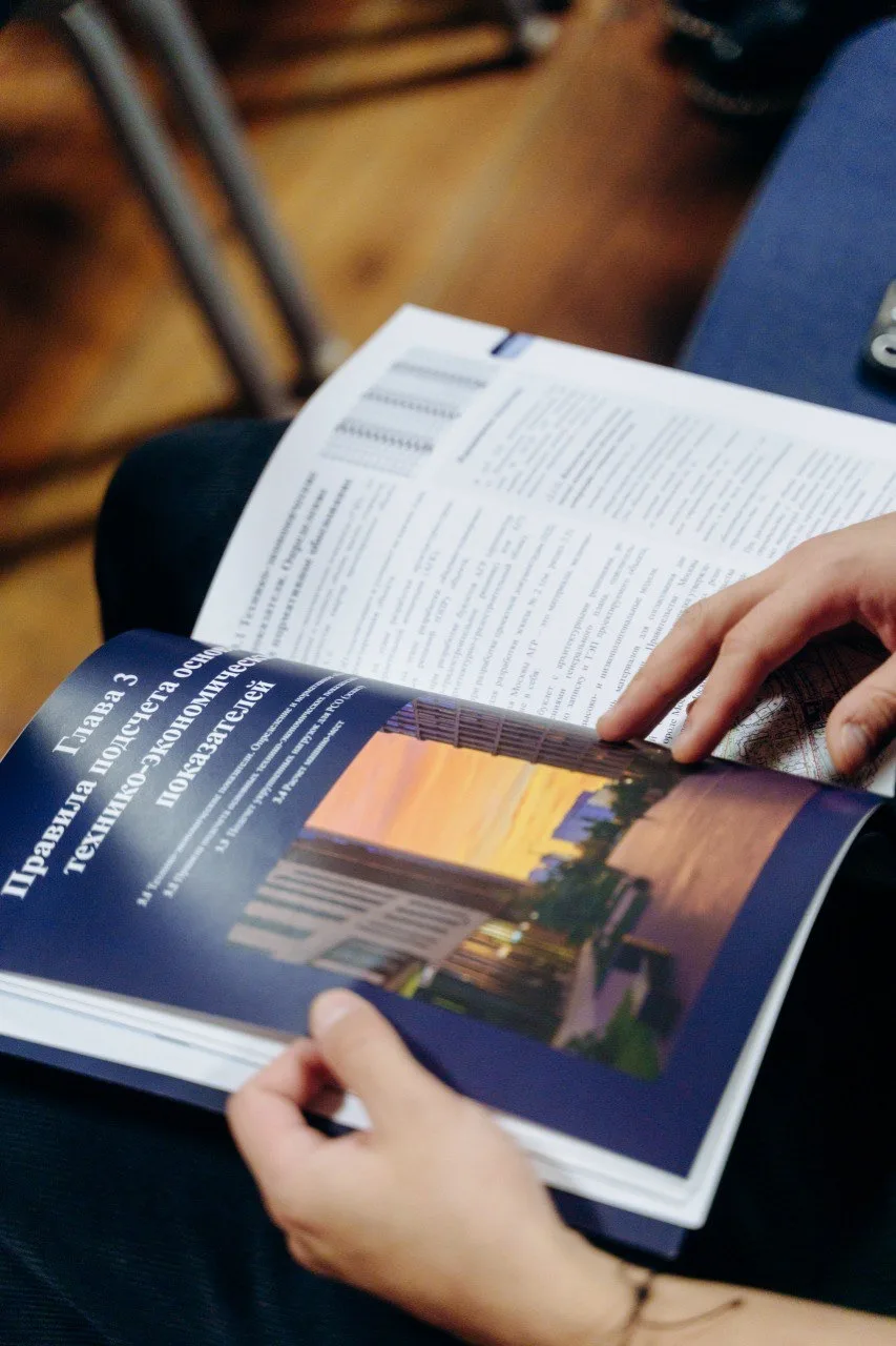 Дизайн и верстка учебного пособия. Фото с презентации. — Изображение №2 — Интерфейсы, Брендинг на Dprofile