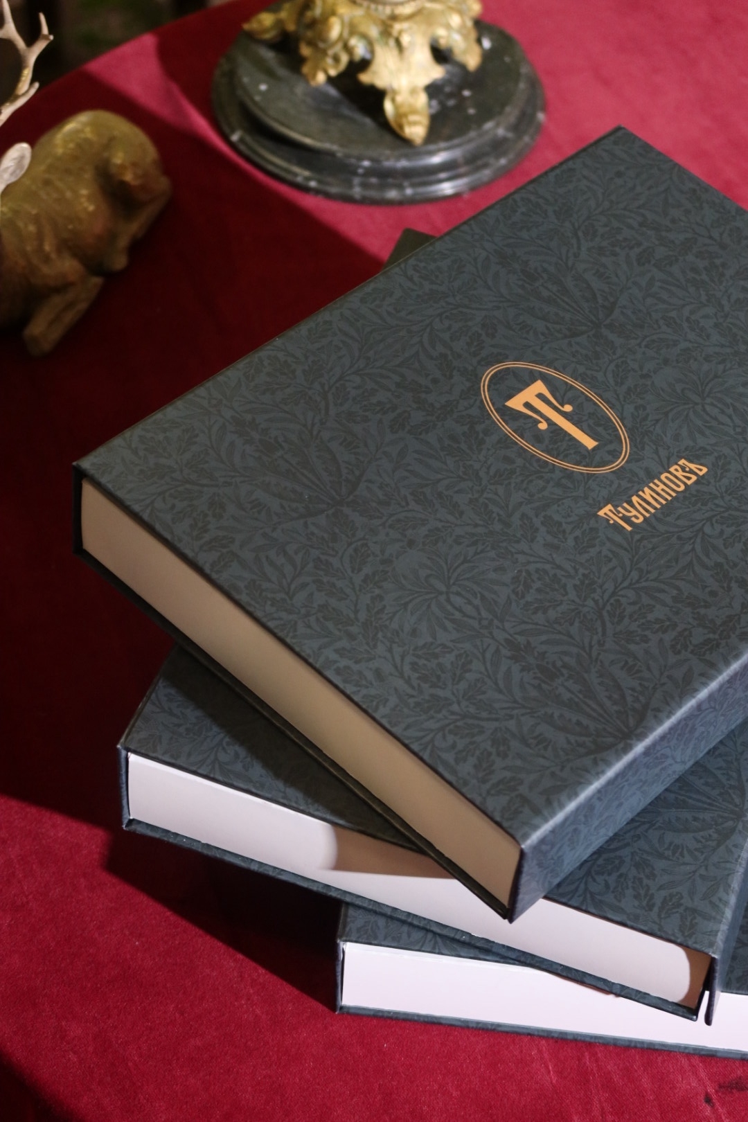 Айдентика ресторана «Тулиновъ дом» — Изображение №1 — Брендинг на Dprofile