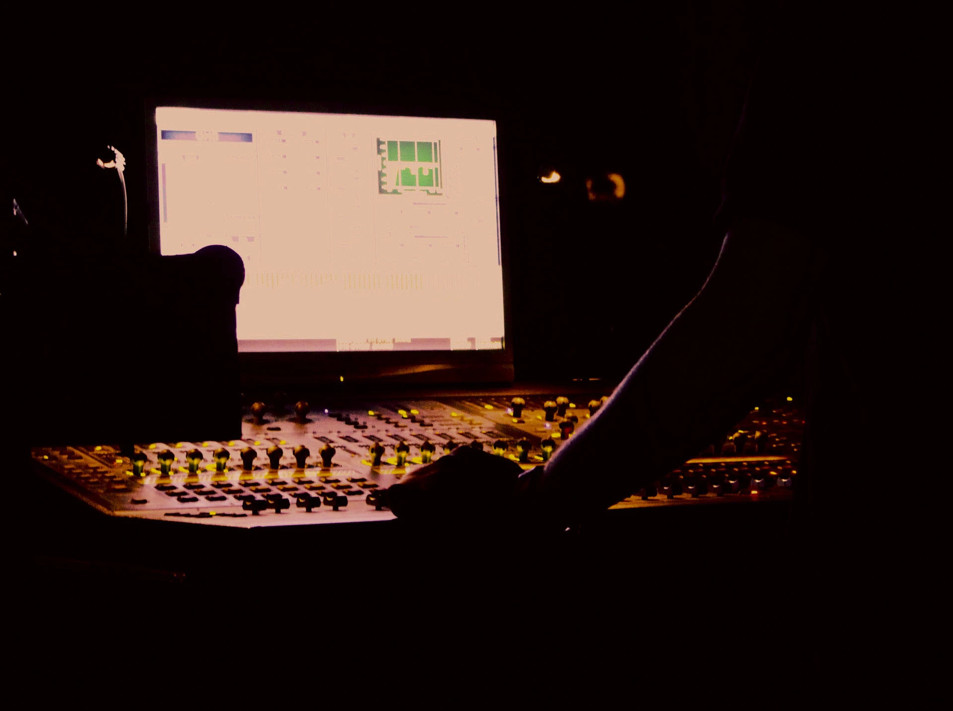 Slontone. Логотип, сайт — Изображение №3 — Интерфейсы, Брендинг на Dprofile