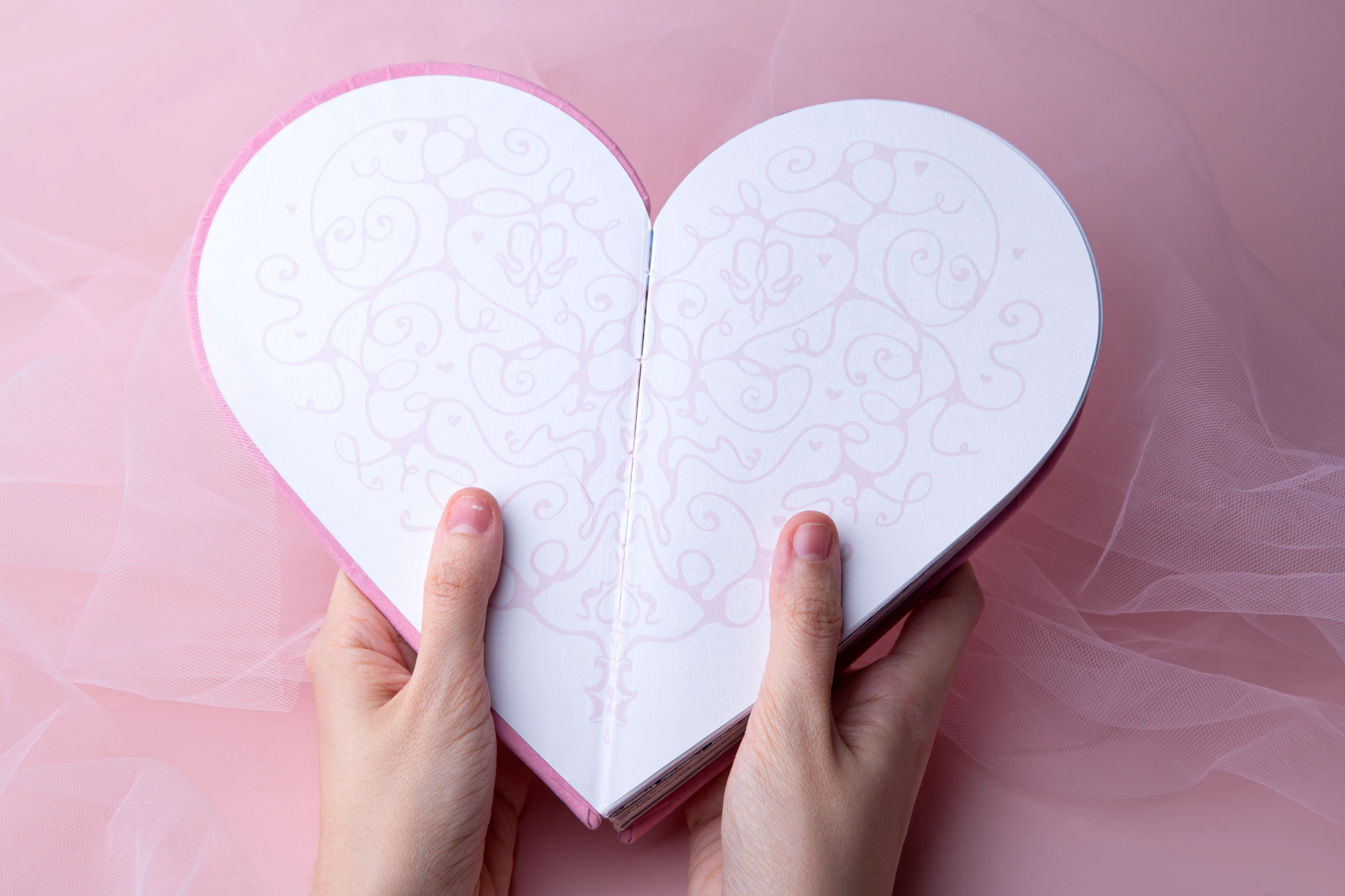 Типология знака сердца - многостраничное издание — Изображение №7 — Графика на Dprofile