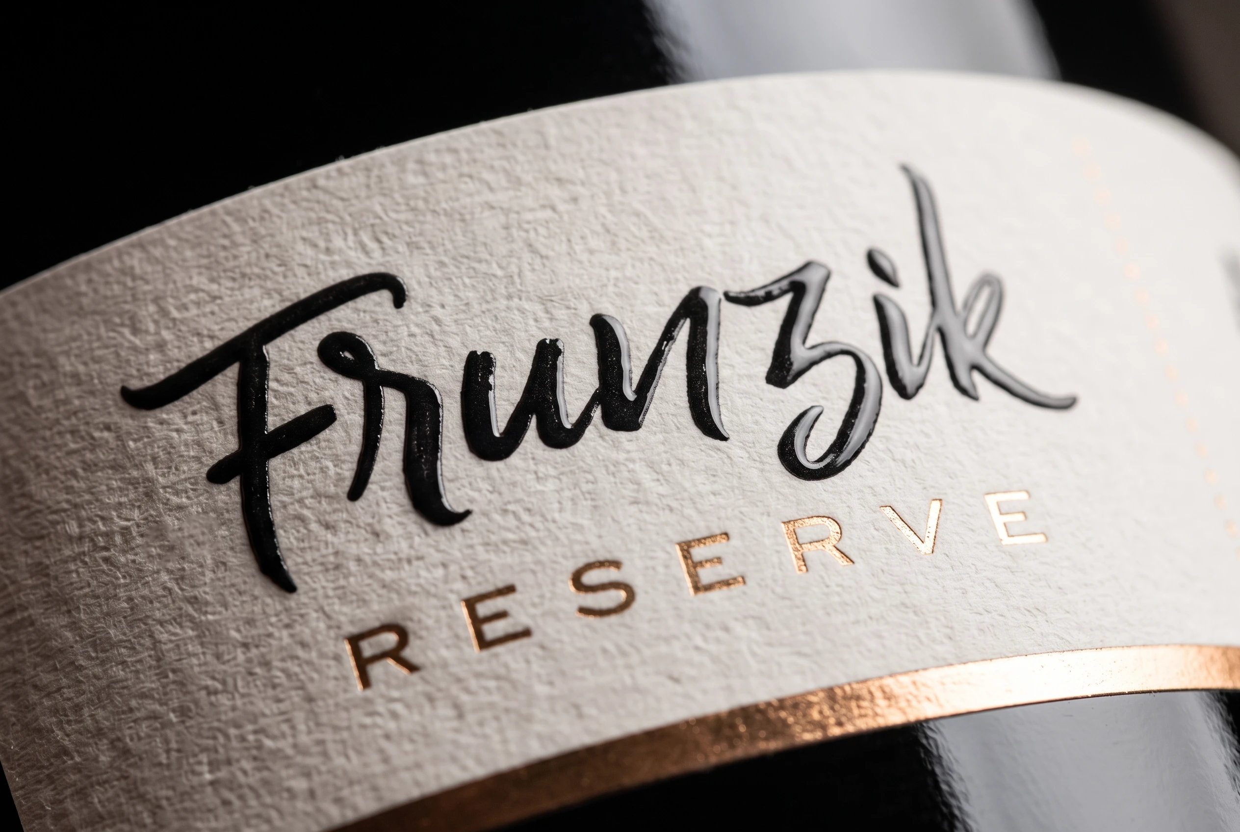 Frunzik Reserve — Изображение №3 — Брендинг, Графика на Dprofile