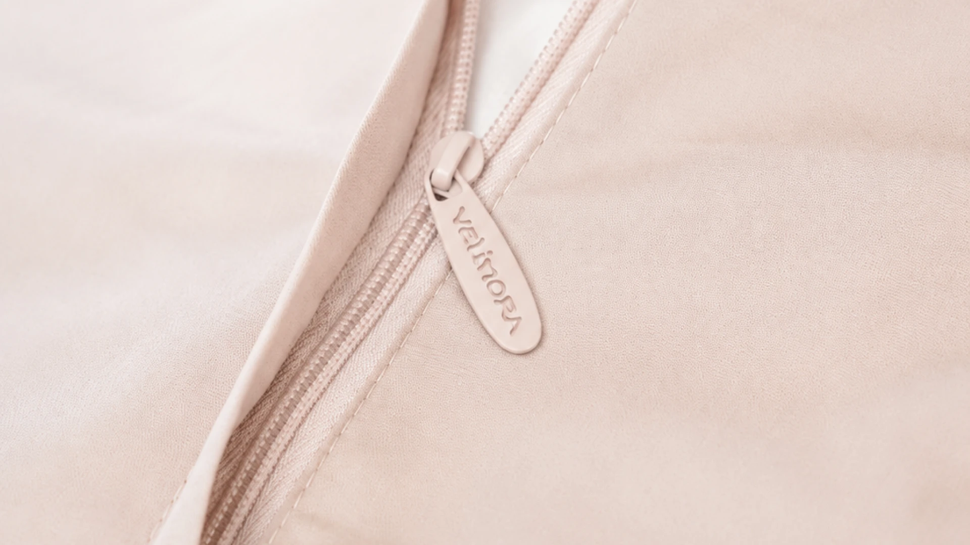 Brand Identity for a soft home textile brand — Velinora — Изображение №13 — Брендинг на Dprofile