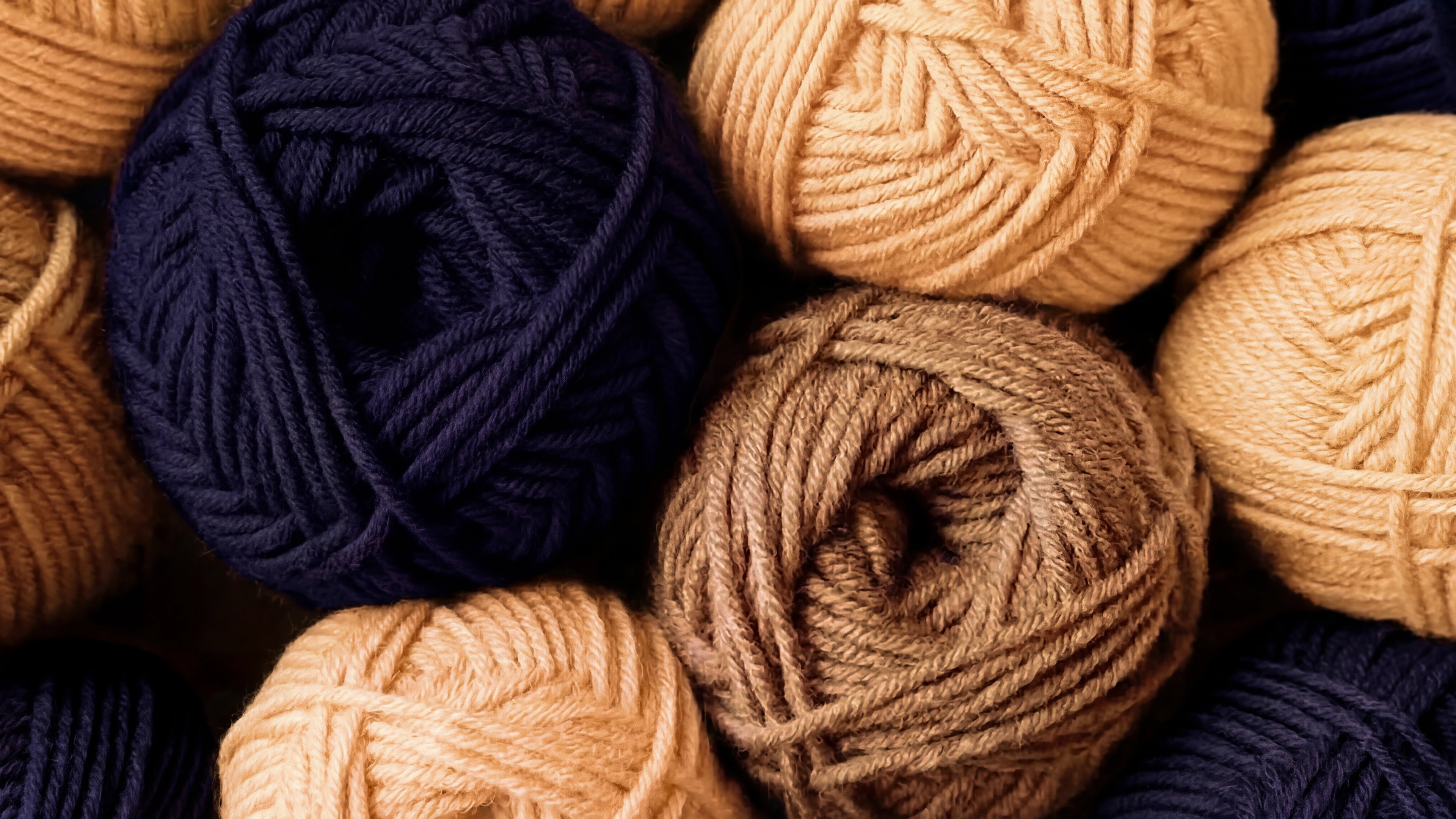 ИИ кейс/Маяк - держатель для пряжи — Изображение №6 — Промдизайн, Нейро на Dprofile