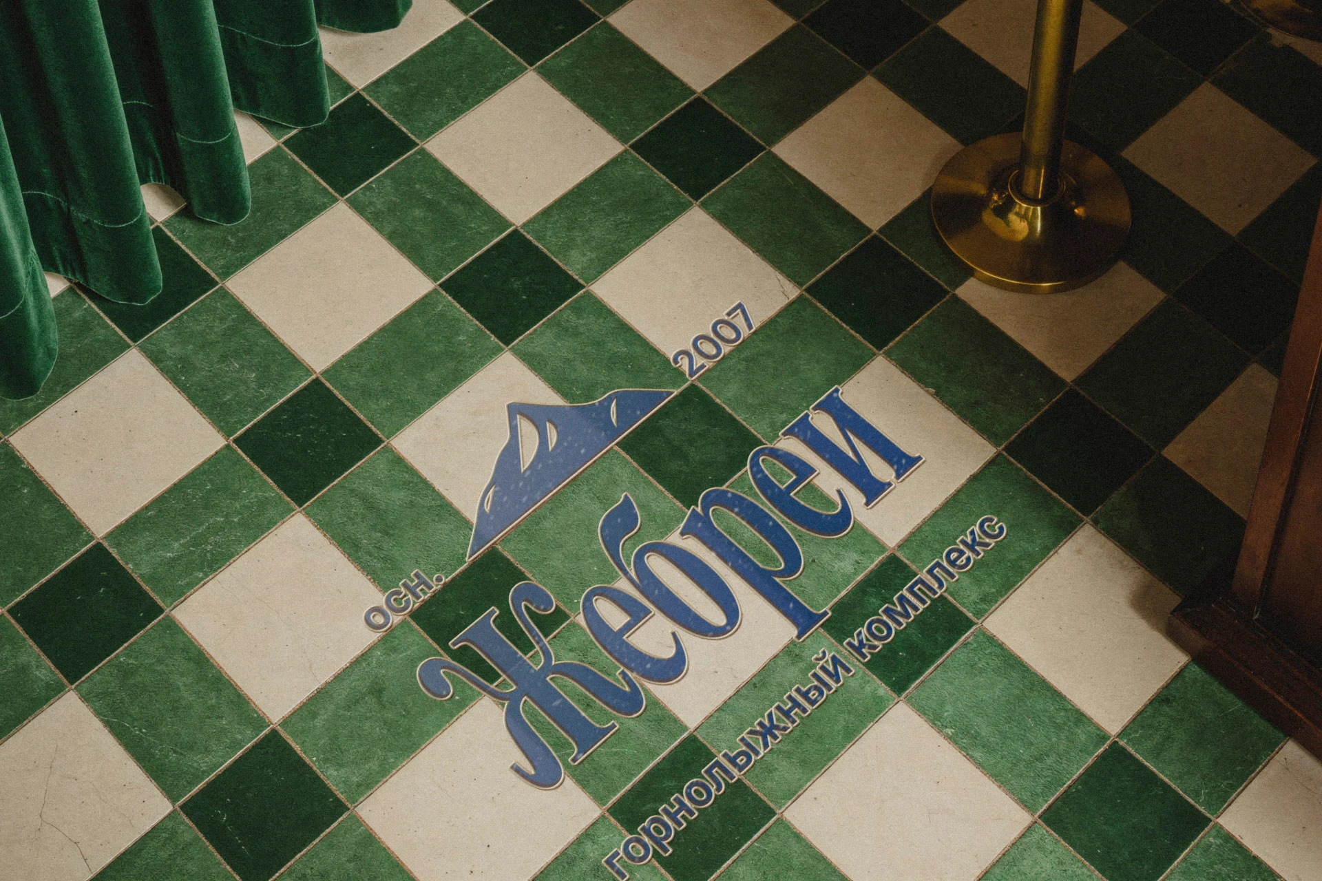 Фирменный стиль для горнолыжного комплекса "Жебреи" — Изображение №3 — Брендинг, Графика на Dprofile