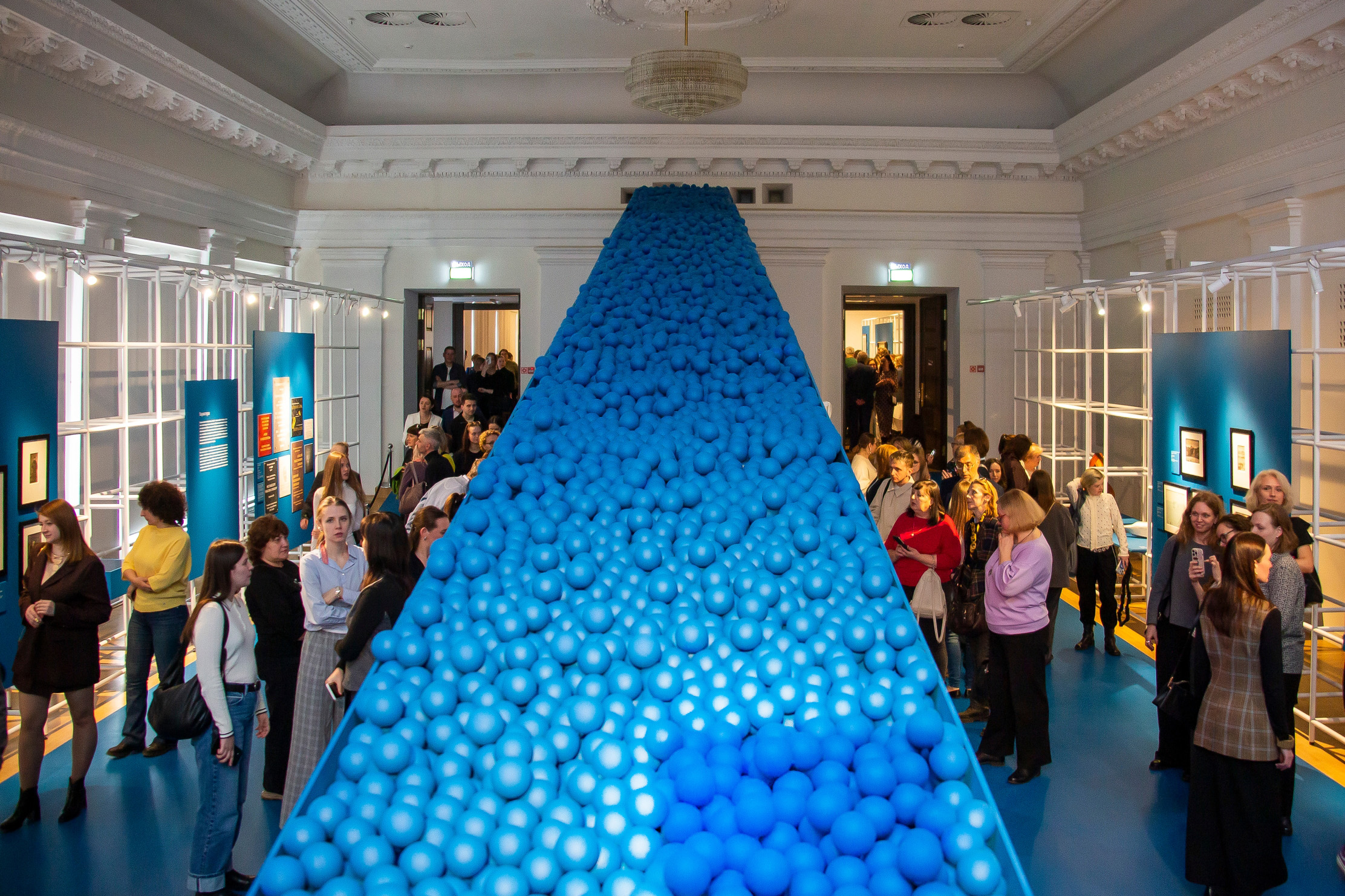 Айдентика выставки «Слияния» в НГХМ — Изображение №19 — Брендинг на Dprofile