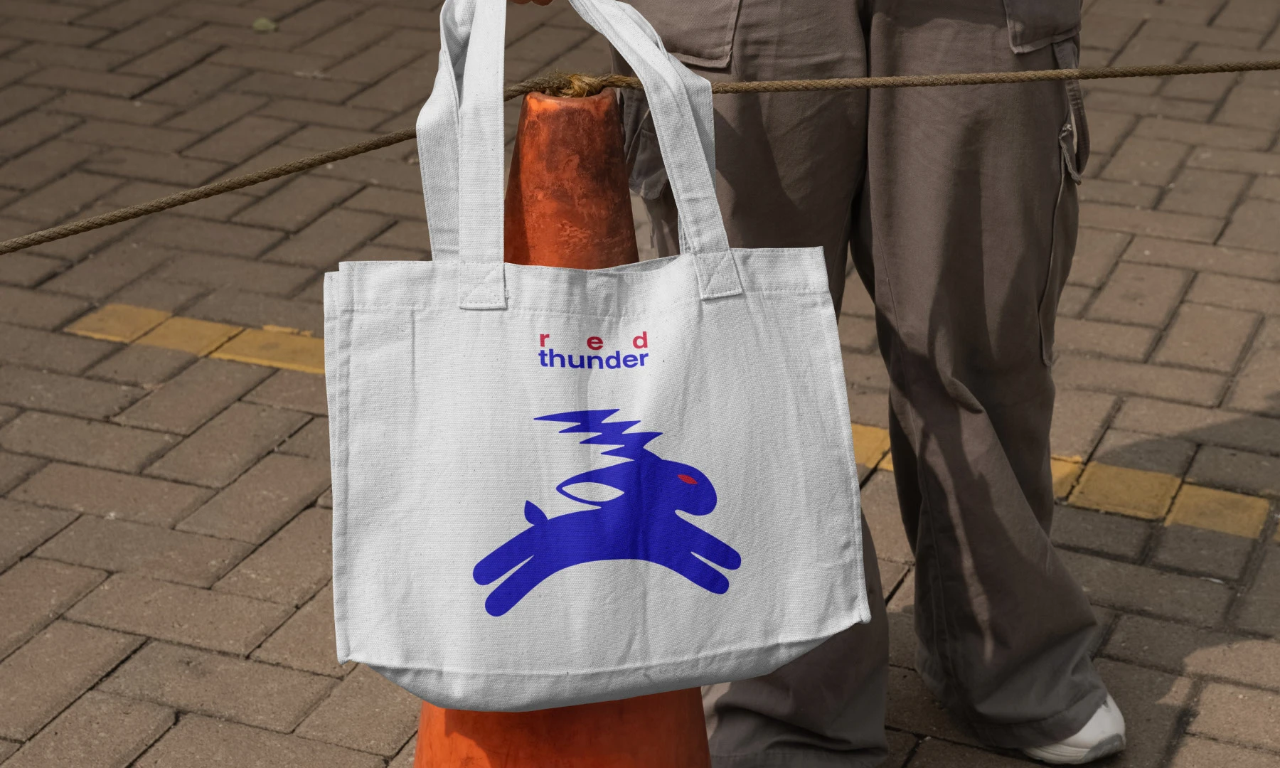 Red thunder — мистический энергетичик — Изображение №7 — Брендинг, Графика на Dprofile