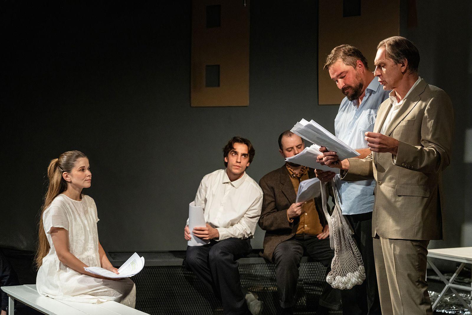 Театральный фестиваль "Оттепель. Не сезон" — Изображение №2 — Брендинг на Dprofile