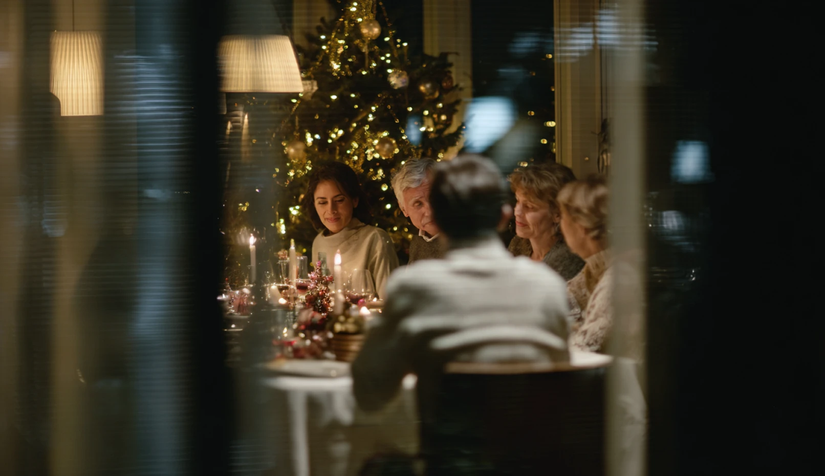 ВЫРУЧАЕМ. Х5 | Ai Made Ads — Изображение №3 — Анимация, Маркетинг на Dprofile