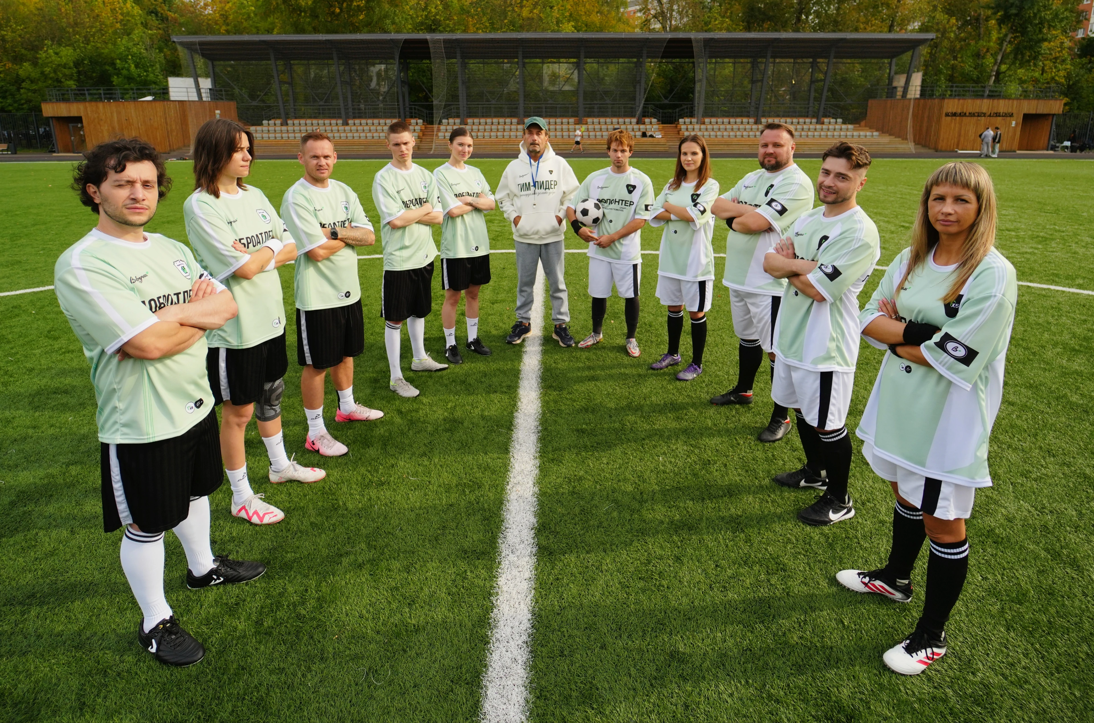 ВЫРУЧАЕМ. Х5 | Дизайн мерча — Изображение №14 — Брендинг на Dprofile