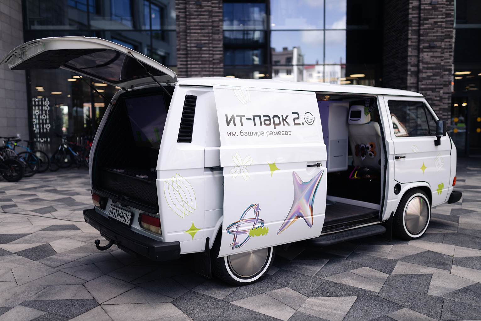 Дизайн дня рождения технопарка — Изображение №8 — Брендинг, Графика на Dprofile