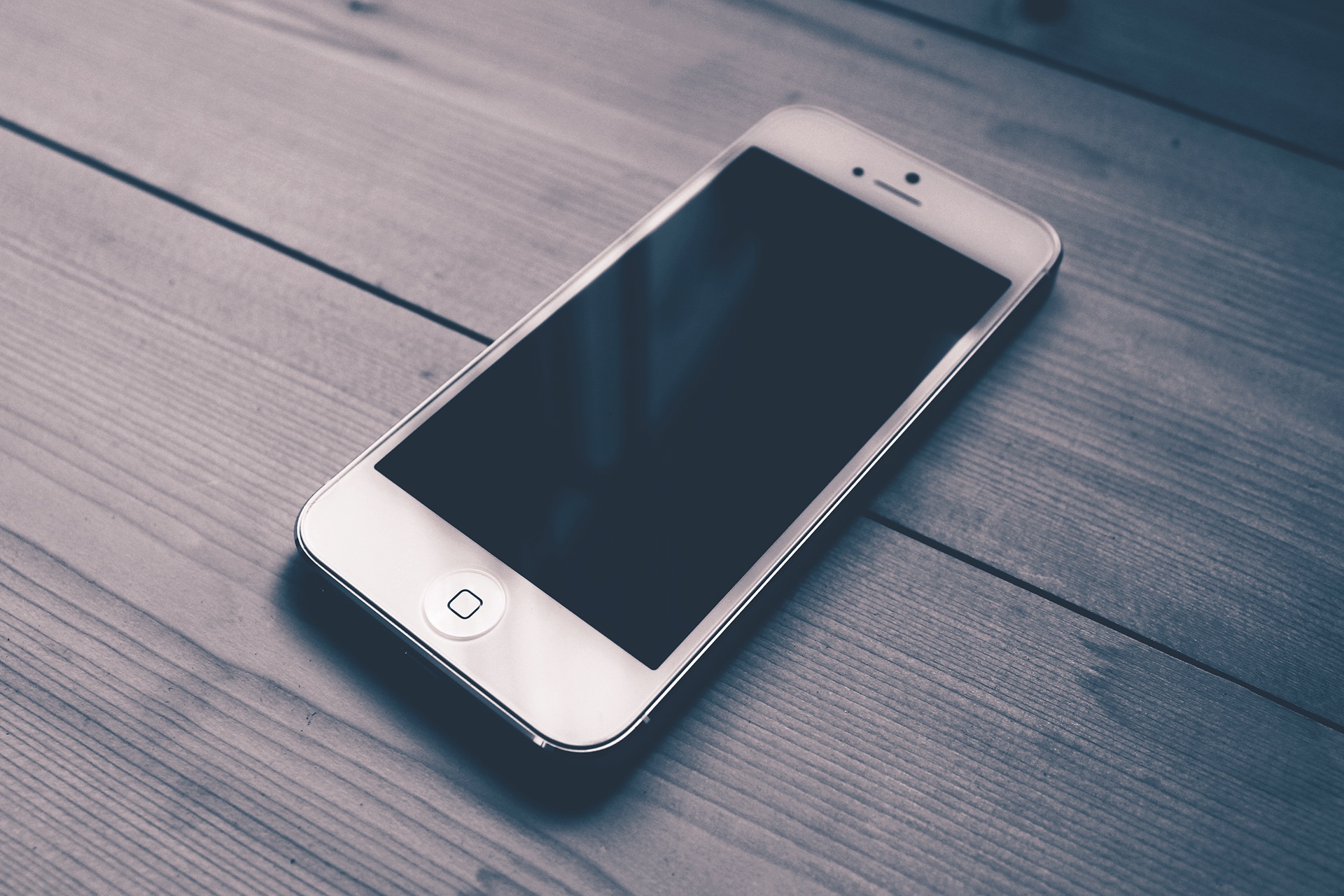 Фотография и ретушь iPhone + СММ реклама — Изображение №1 — Графика, Маркетинг на Dprofile