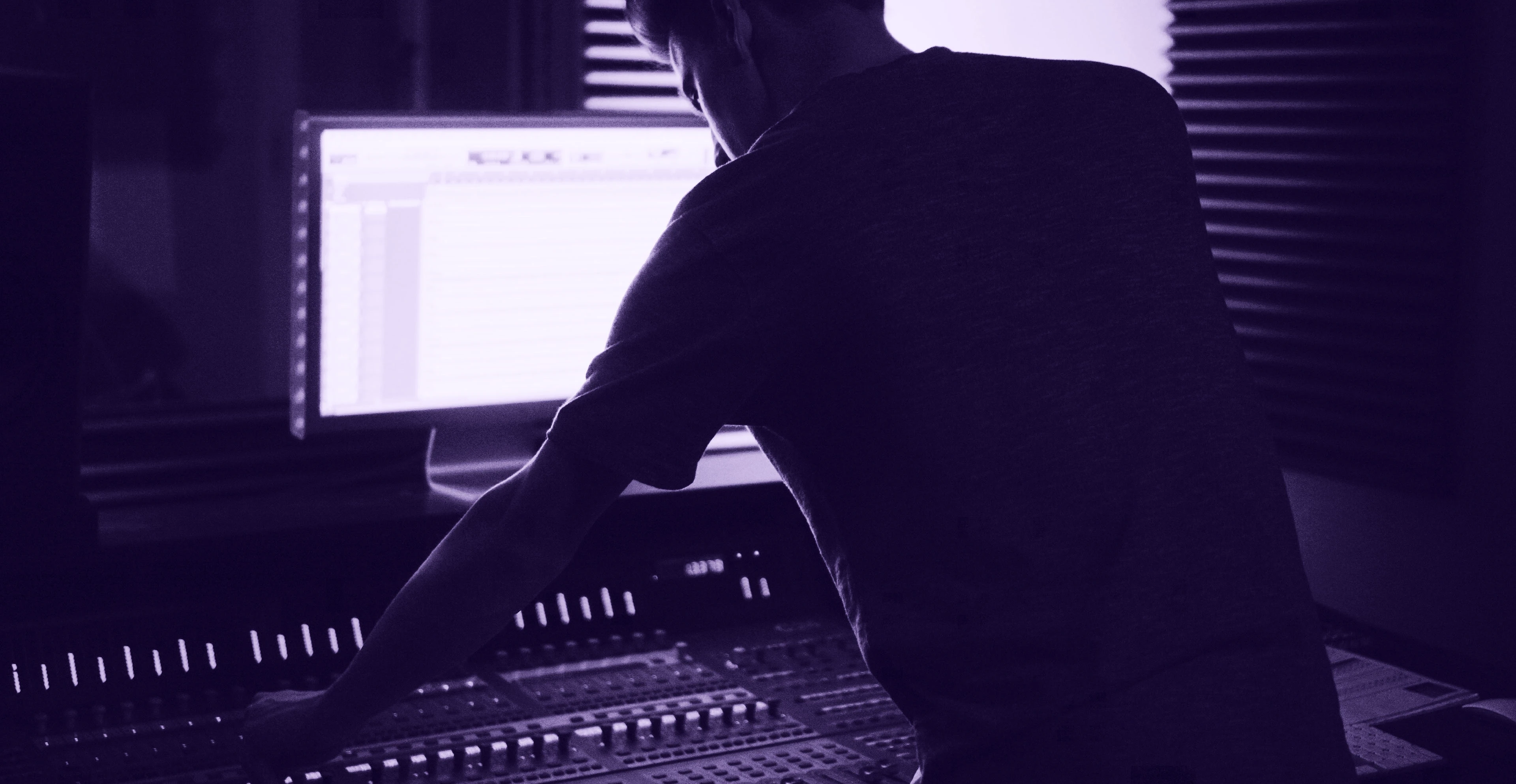 Логотип музыкального лейбла — Изображение №1 — Брендинг на Dprofile