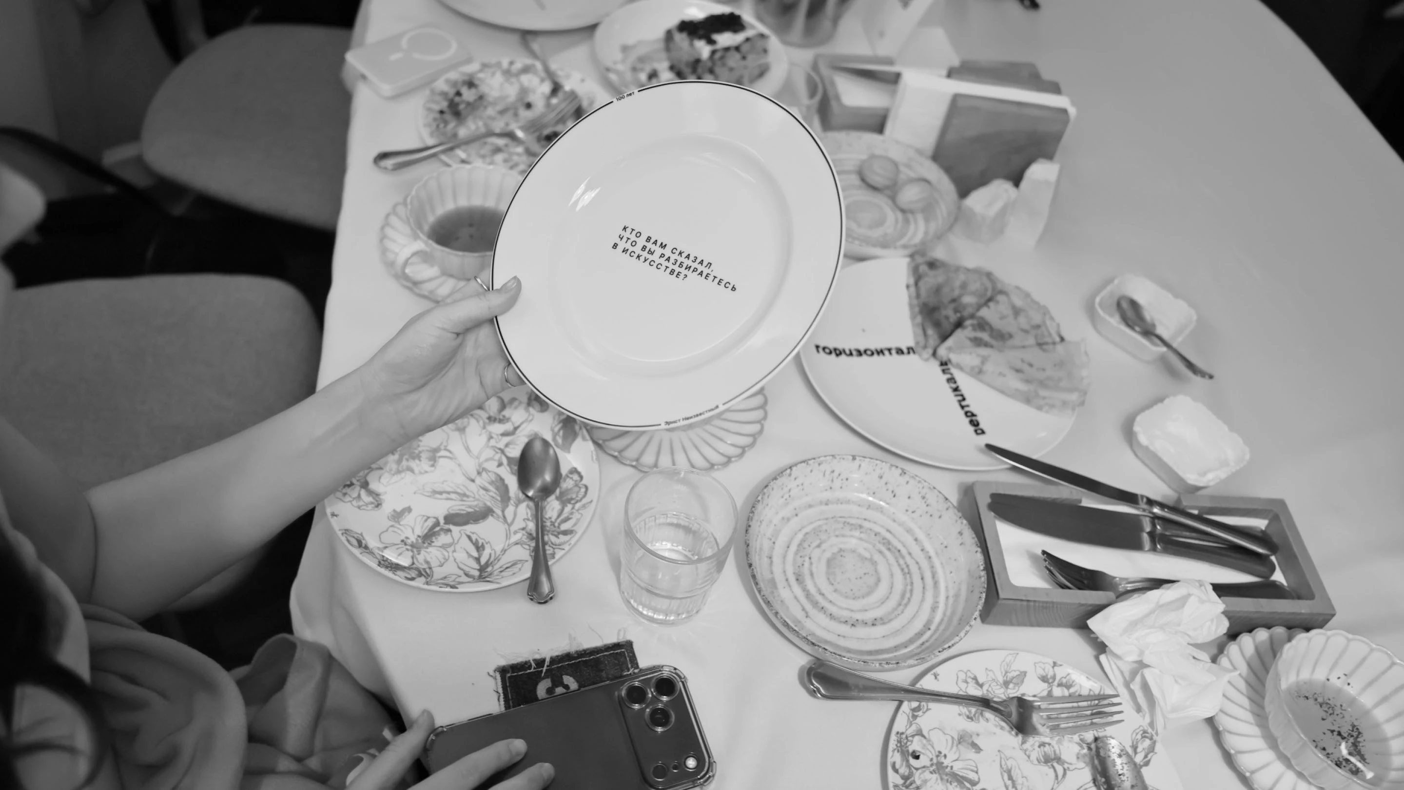 Фарфор «Неиз­вест­ный» — Изображение №10 — Брендинг, Графика на Dprofile