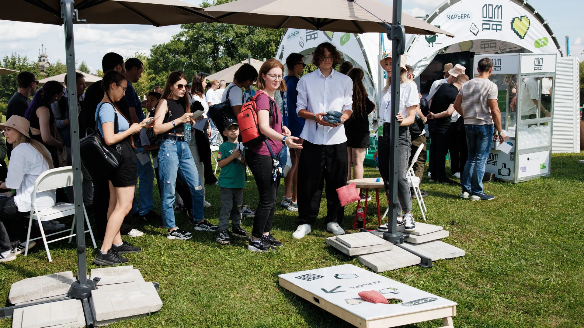 Разработка стенда на фестивале IT-пикник — Изображение №5 — Брендинг, 3D на Dprofile