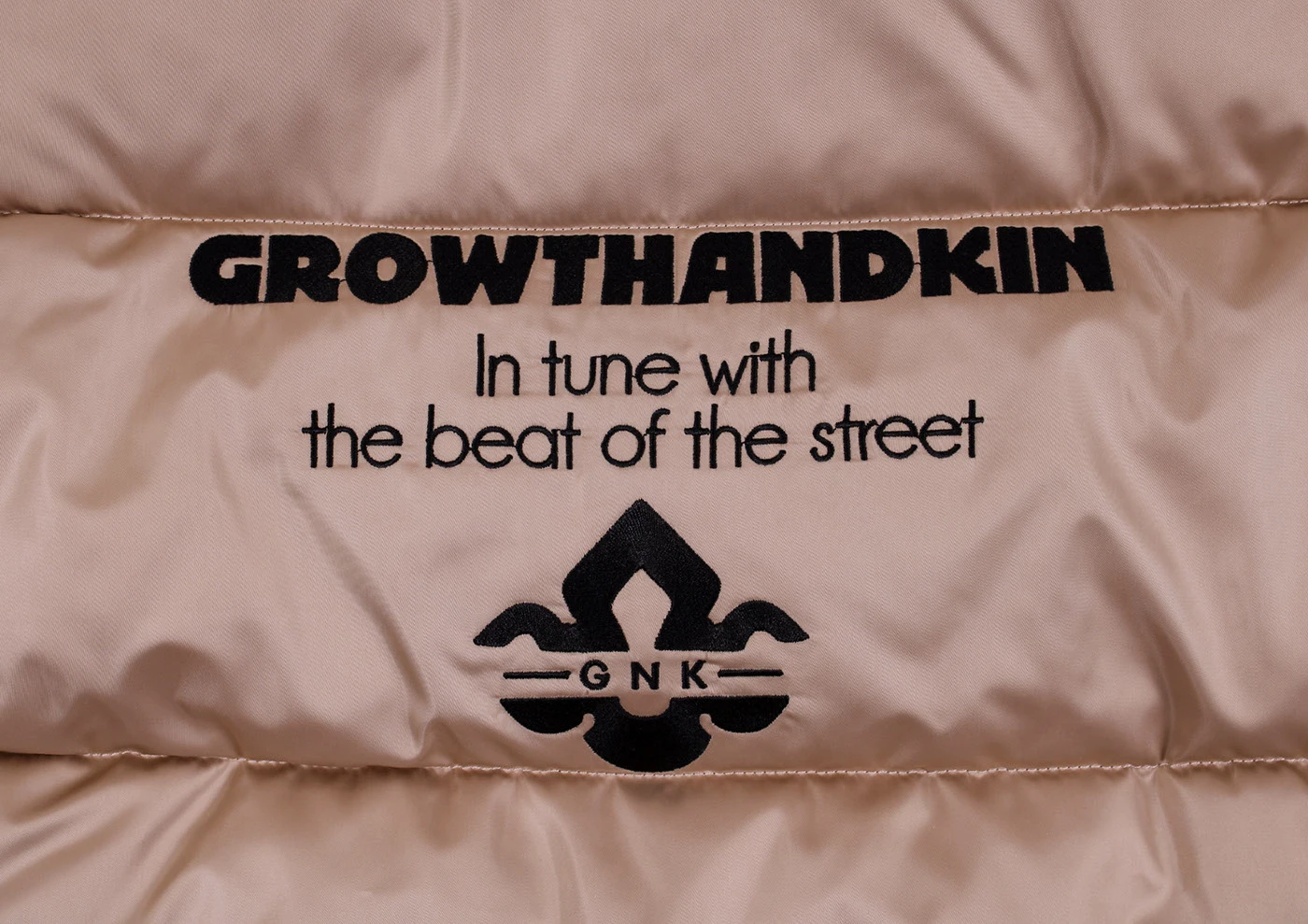 Машинная вышивка для ТМ GnK - большая подборка — Изображение №148 — Брендинг на Dprofile