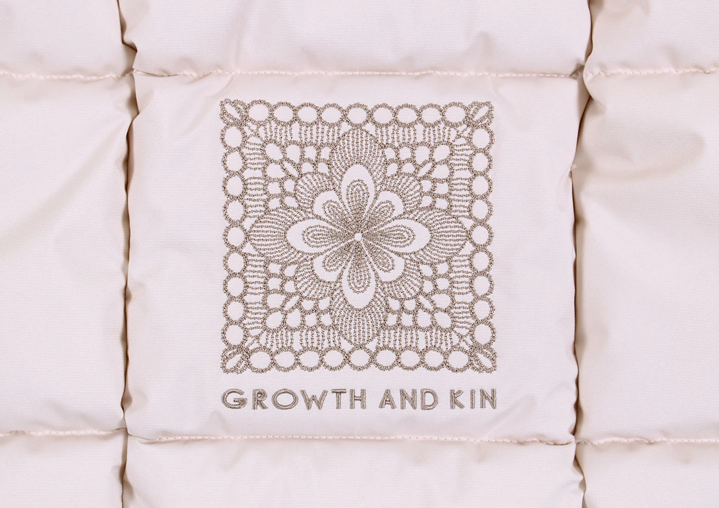 Машинная вышивка для ТМ GnK - большая подборка — Изображение №139 — Брендинг на Dprofile