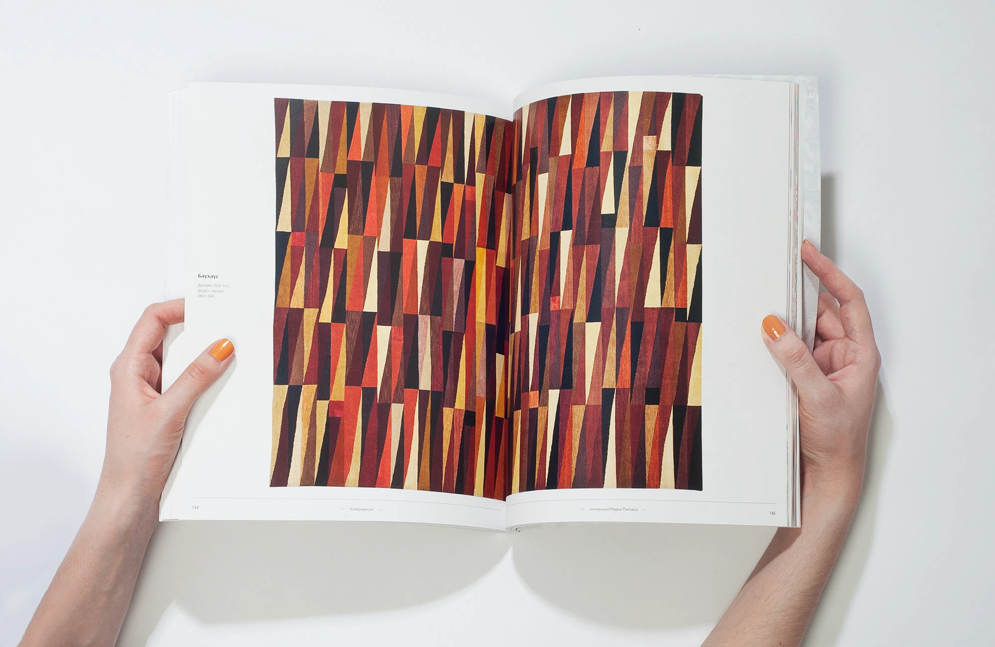 Exhibition Catalog — Central Exhibition Hall Manege — Изображение №3 — Брендинг на Dprofile