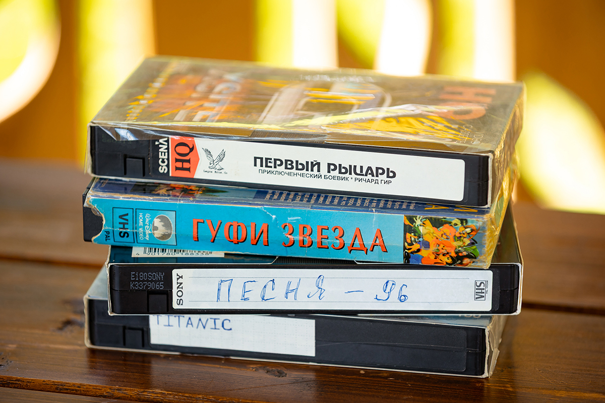 «Мы из 90-х» — Изображение №4 — Брендинг, Графика на Dprofile