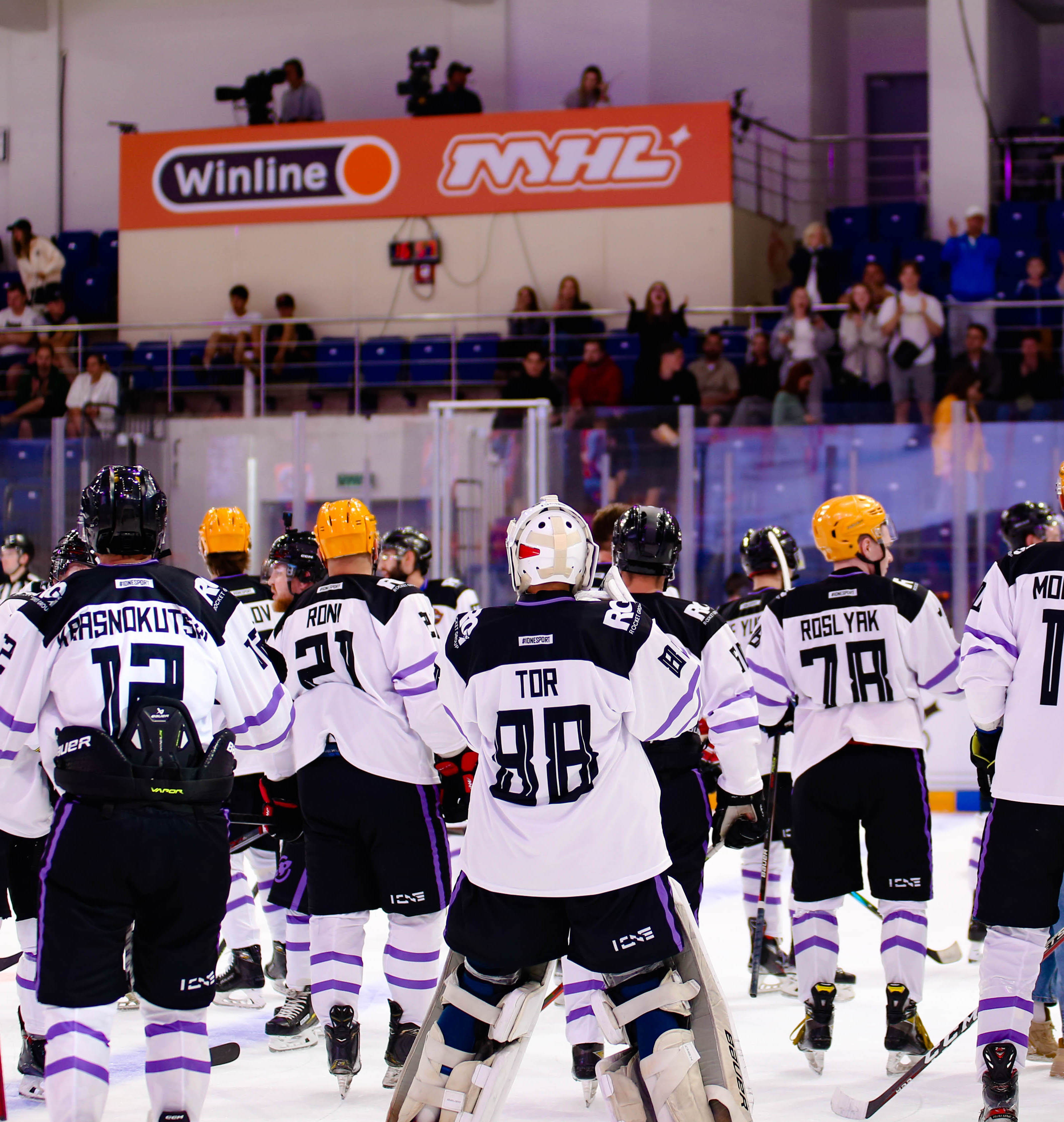 Дизайн формы для ХК "Rocket Team" для Winline Media League 2 — Изображение №16 — Брендинг, Промдизайн на Dprofile