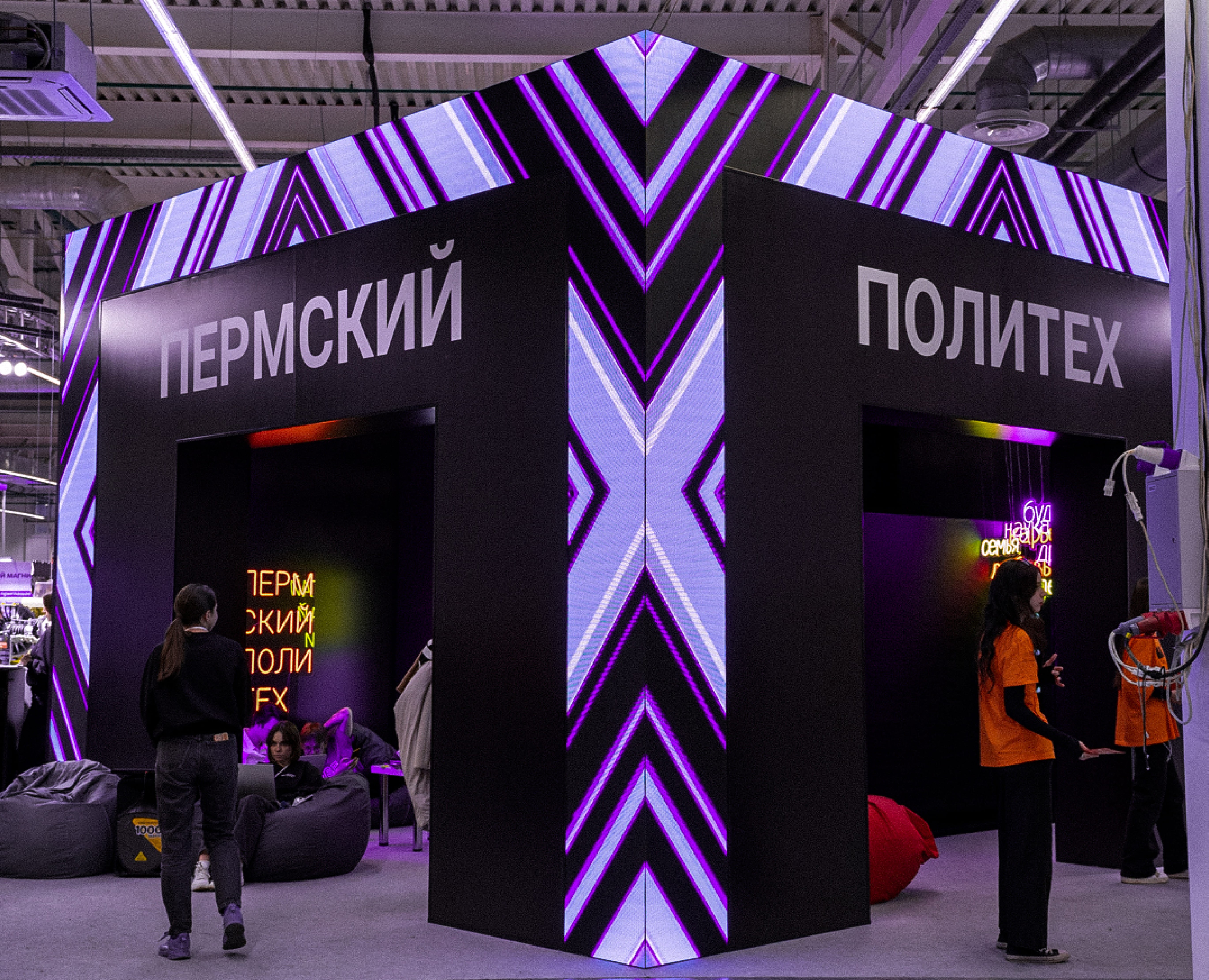 Выставочная система для Пермского Политеха — Брендинг, Архитектура на Dprofile
