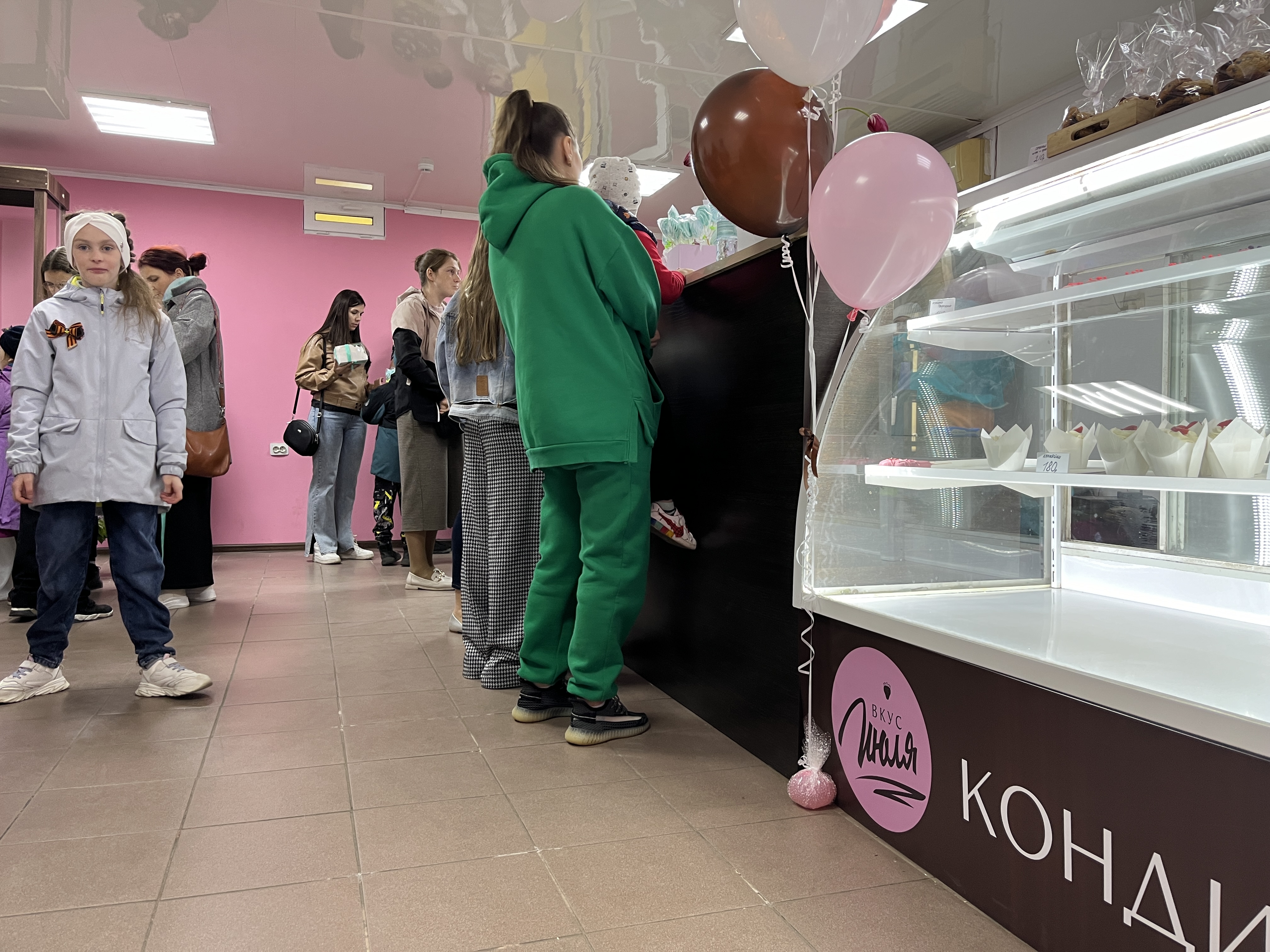 Название и логотип кондитерской "Вкус Июля" — Изображение №12 — Брендинг, Графика на Dprofile