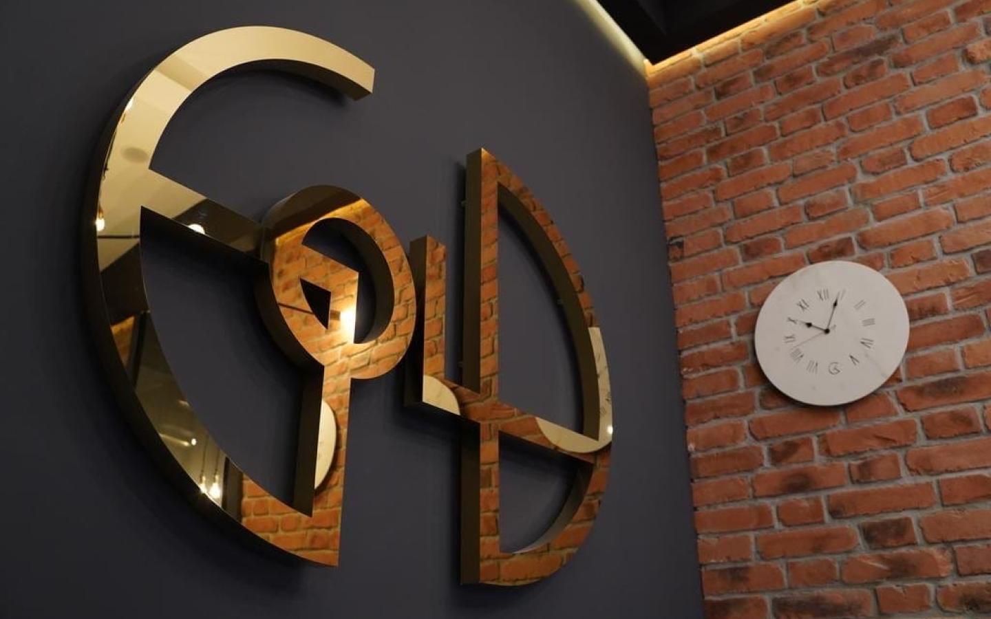 Фирменный стиль для бутик-отеля Gold — Изображение №1 — Брендинг на Dprofile