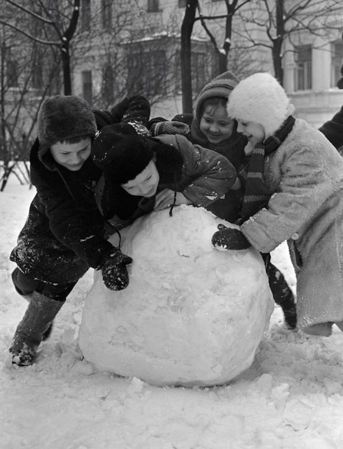The photo exhibition of Soviet Playgrounds Identity — Изображение №3 — Брендинг, Графика на Dprofile