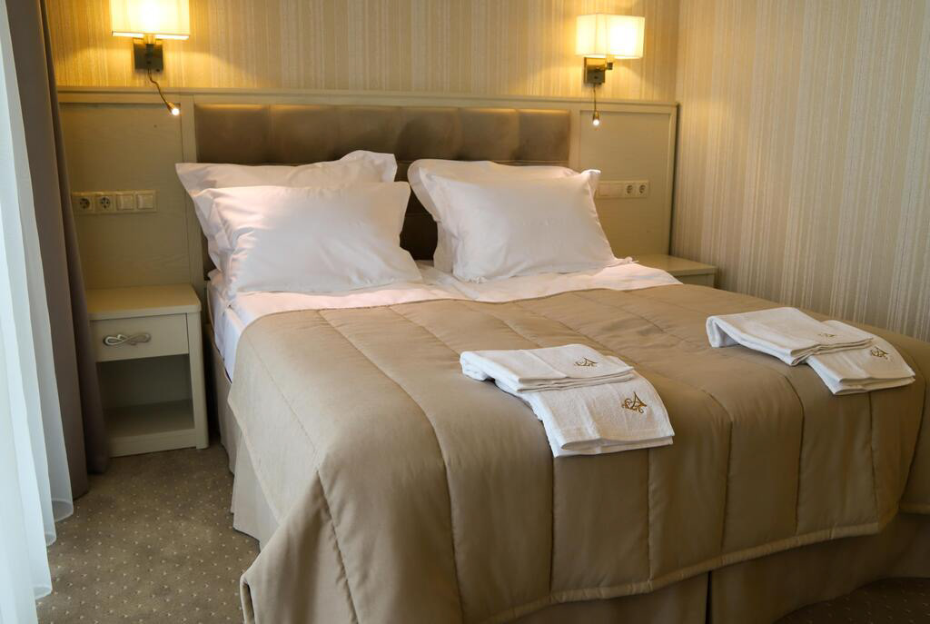 Логотип, фирменный стиль для отеля / Hotel logo design — Изображение №8 — Брендинг на Dprofile