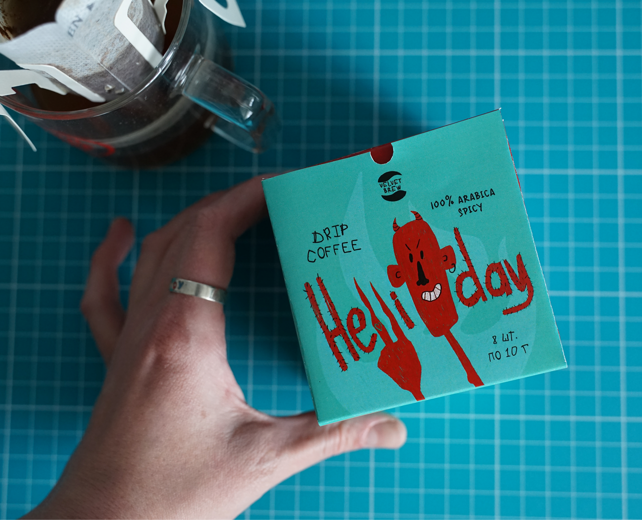 Helliday. Упаковка дрип-кофе — Брендинг, Иллюстрация на Dprofile