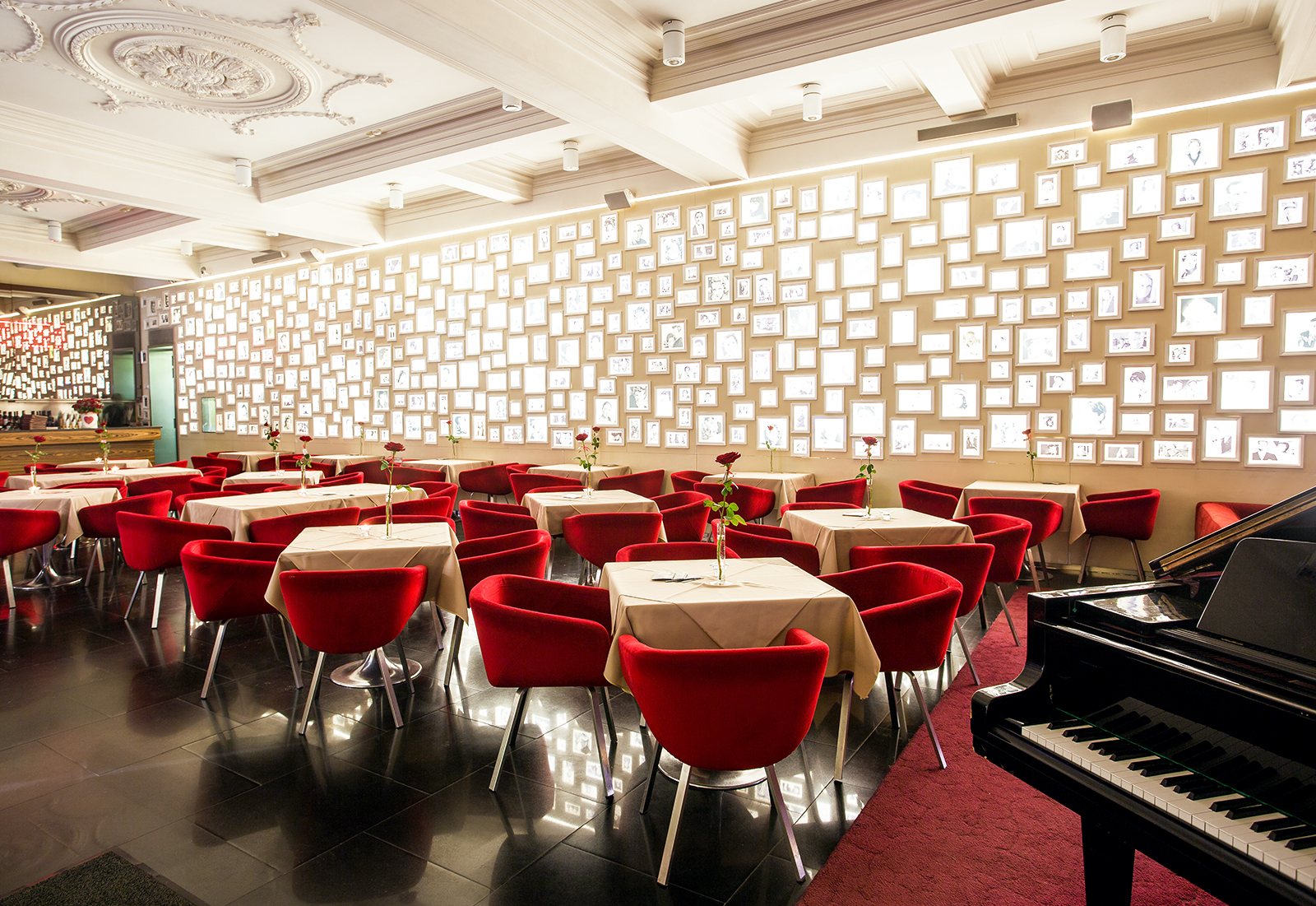 Нейминг и айдентика кафе Премьера — Изображение №1 — Брендинг на Dprofile