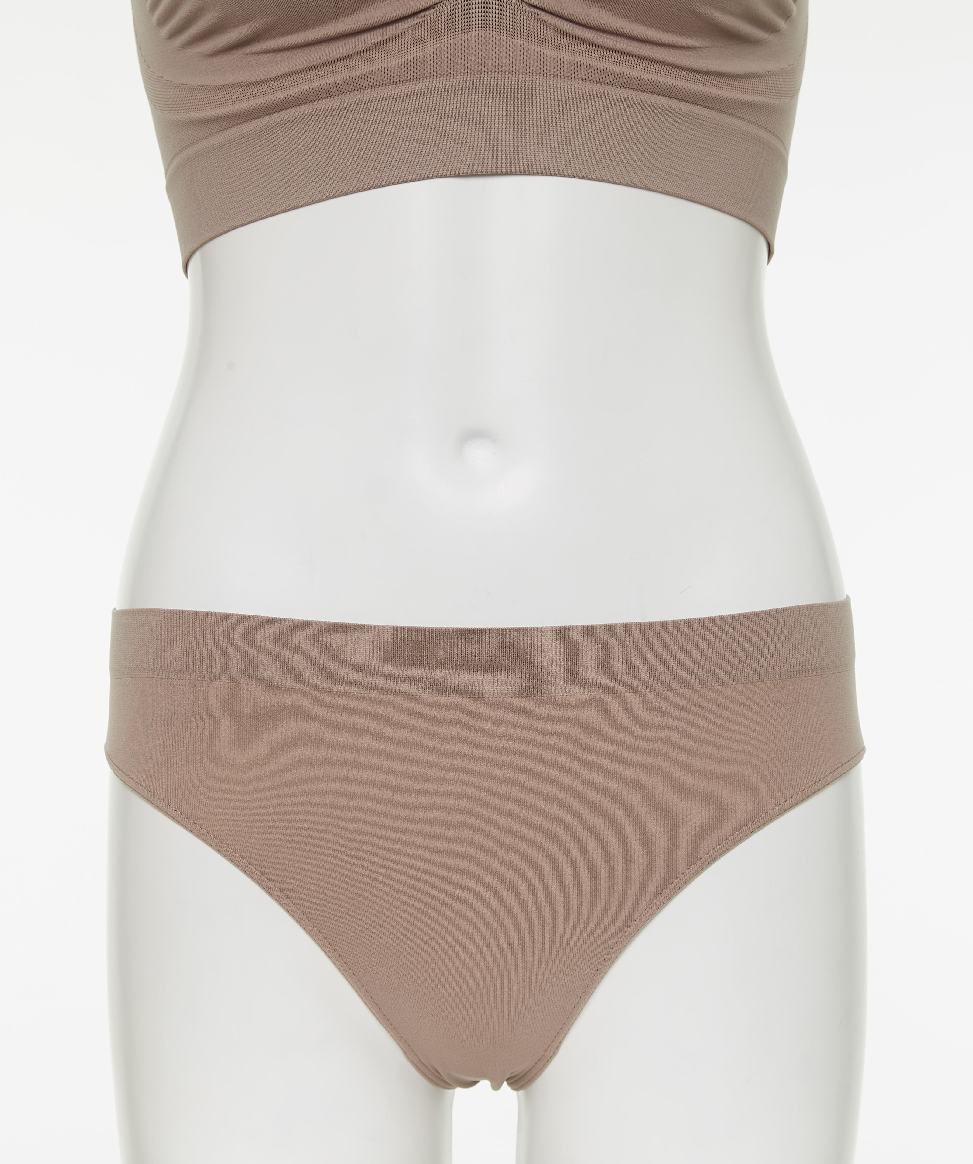 Создание эффекта  прозрачного манекена для маркетплейса — Изображение №5 — Брендинг, 3D на Dprofile