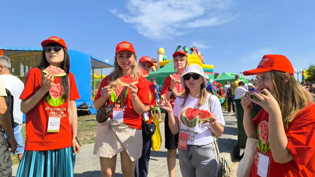 Камышинский Арбузный фестиваль 2024. Айдентика — Изображение №31 — Брендинг, Иллюстрация на Dprofile