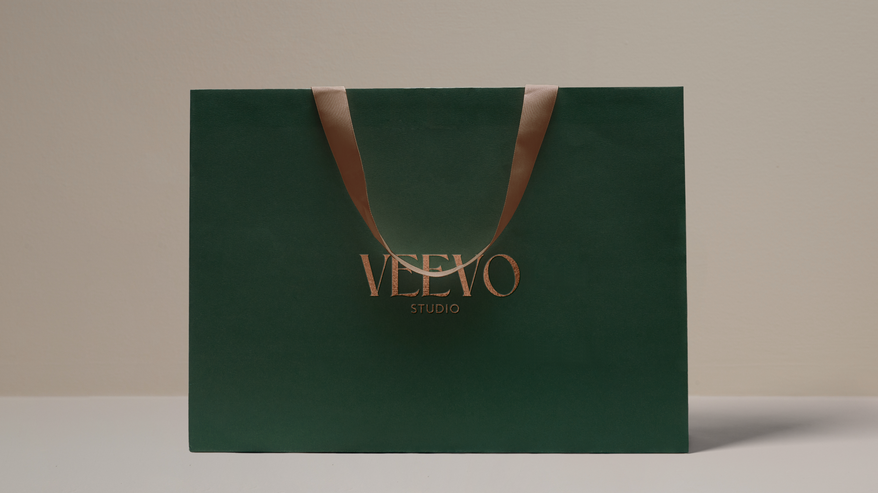 VEEVO | BRAND IDENTITY — Изображение №10 — Брендинг на Dprofile