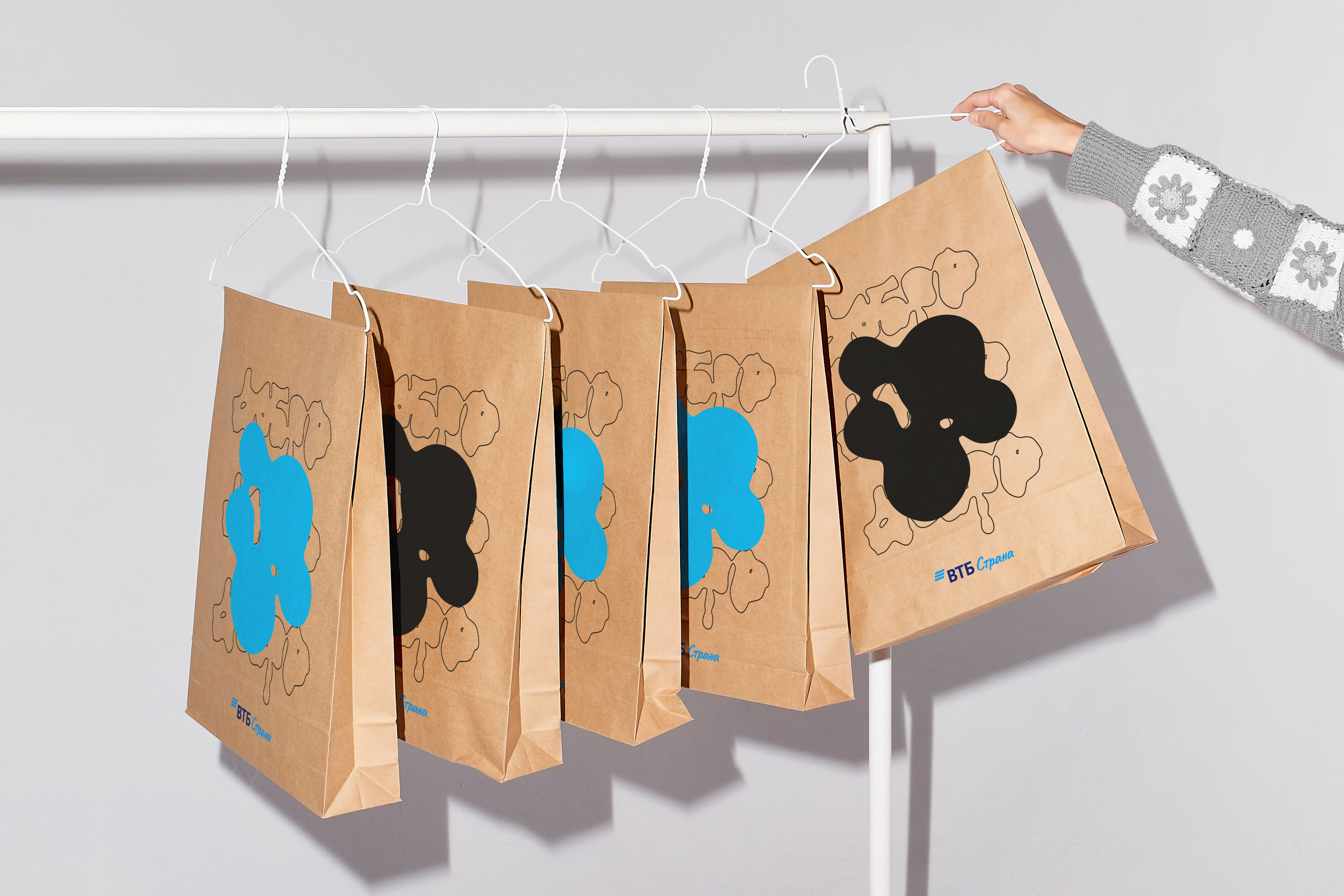 Мерч для благотворительного фонда "ВТБ-Страна" — Изображение №1 — Брендинг, Графика на Dprofile