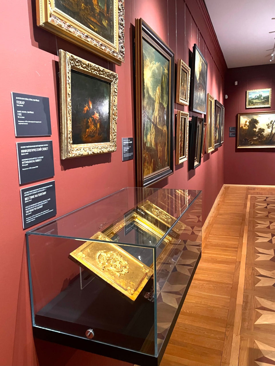Дизайн-проект выставочного зала для музея — Изображение №6 — Брендинг на Dprofile