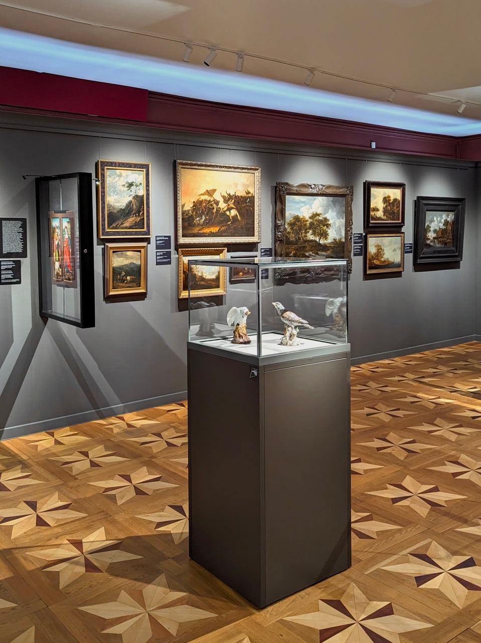 Дизайн-проект выставочного зала для музея — Изображение №7 — Брендинг на Dprofile
