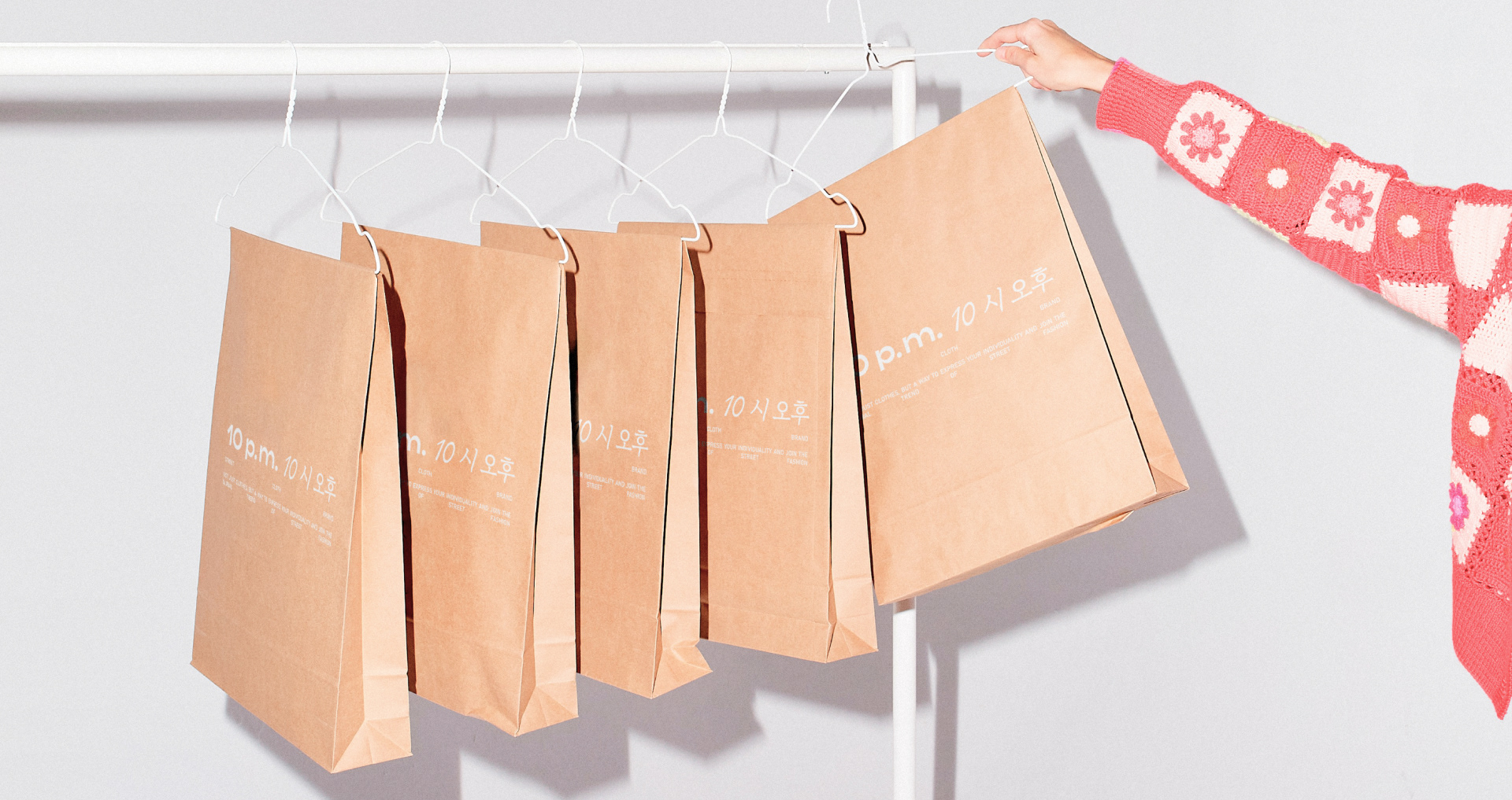 10 P.M. | ЛОГОТИП ДЛЯ КОРЕЙСКОГО БРЕНДА ОДЕЖДЫ — Изображение №2 — Брендинг на Dprofile