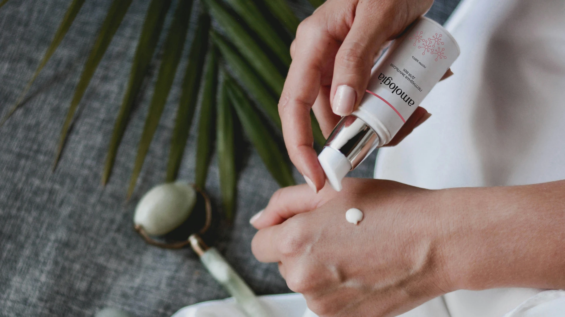 brand identity for skincare cosmetics — Изображение №9 — Брендинг на Dprofile
