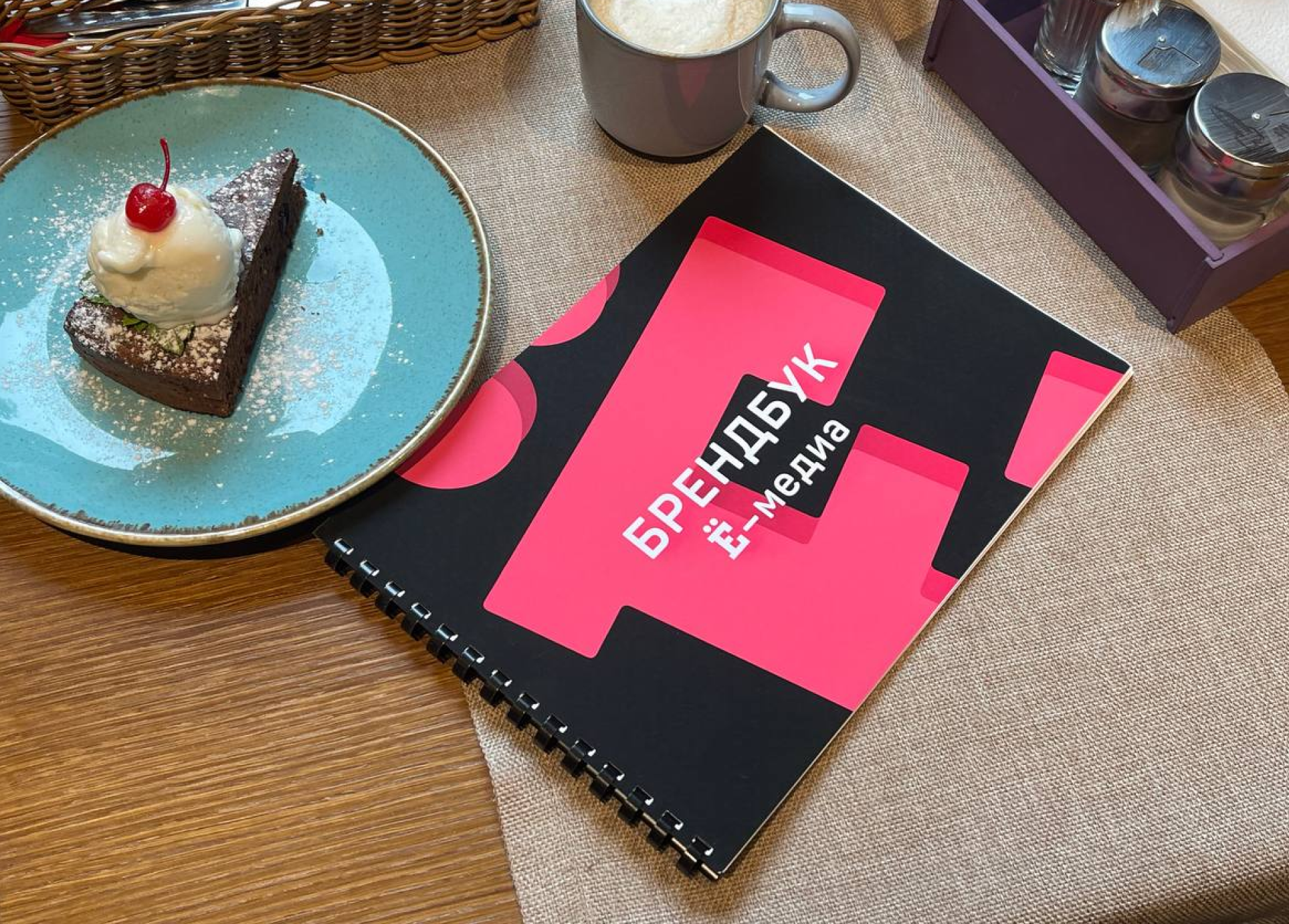 Редизайн «Ё-медиа» — Изображение №21 — Брендинг, Иллюстрация на Dprofile